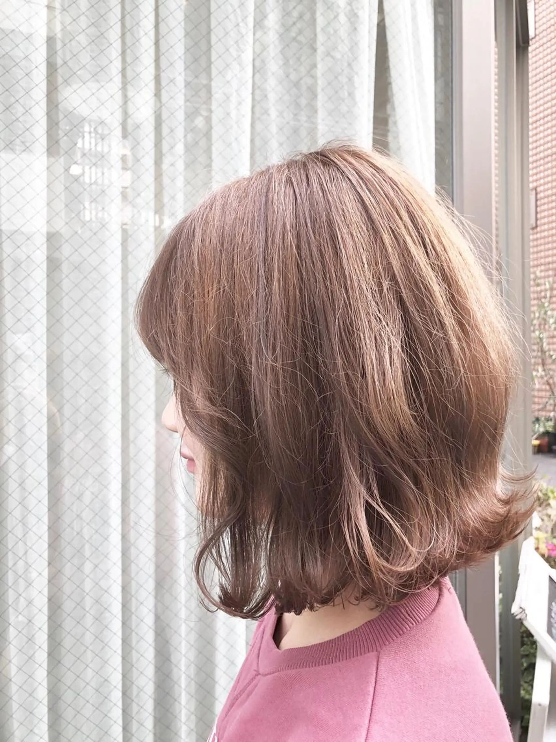 ミディアム カラー いけだ ひかり ハイライトくびれヘアのヘアスタイル