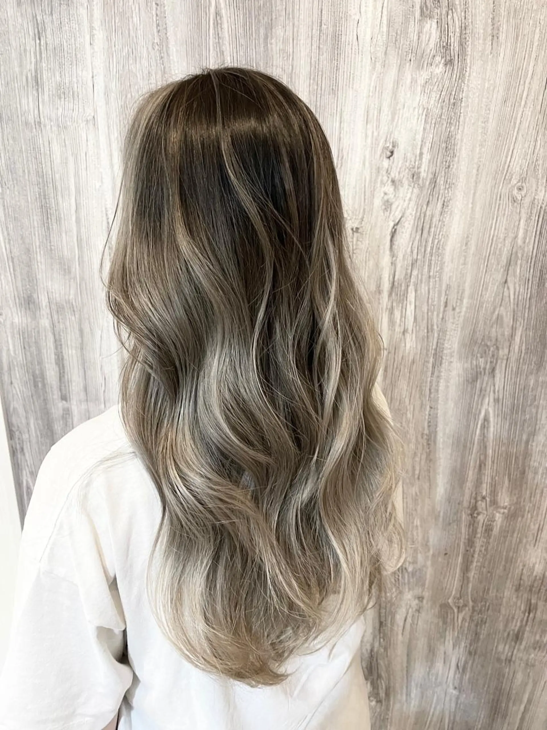 ロング カラー ベージュカラー ホワイトベージュ カット ヘアカラー トリートメント i  plus＋所属・髪質改善で 憧れの潤艶美髪にのヘアスタイル