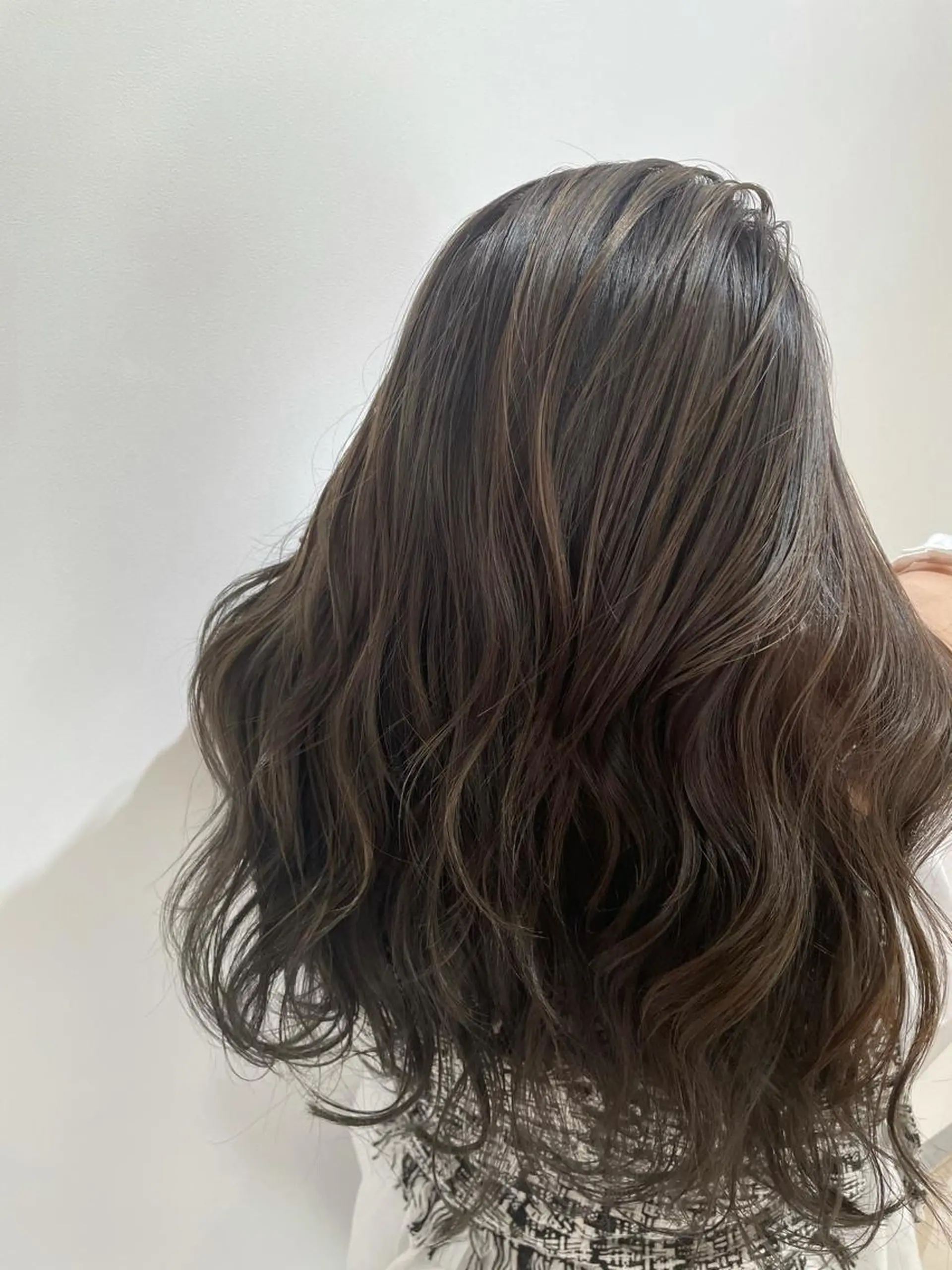 セミロング カラー ハイライトカラー ハイライト ヘアカラー トリートメント 過去一の柔髪ヘア 🌿IVYjoureのヘアスタイル