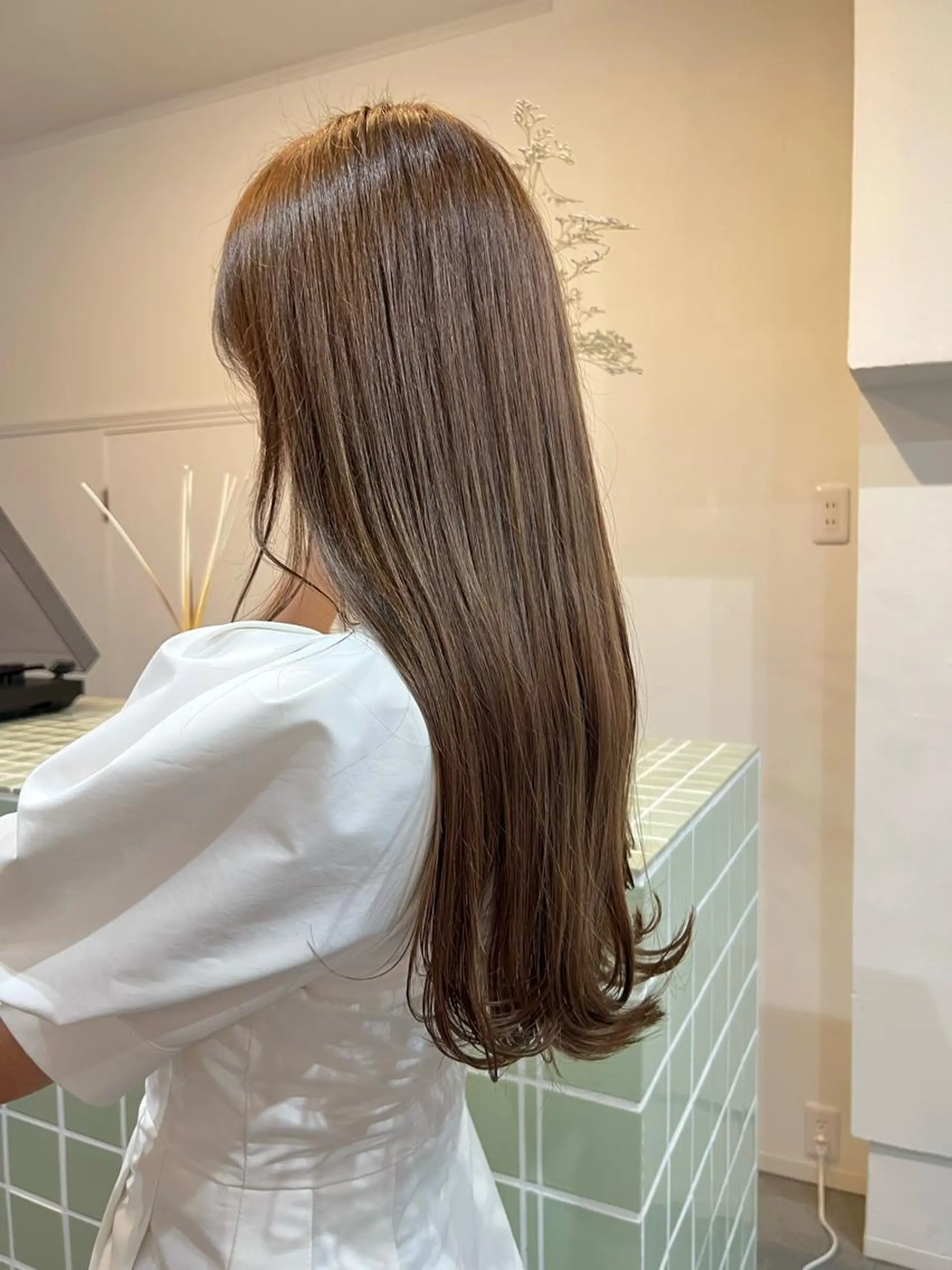 ロング カラー 切りっぱなしボブ ショートボブ ベージュカラー ブリーチ ケアブリーチ カット ヘアカラー トリートメント a moment(モーメント)所属・蔵前 デザインカット KOBAYASHIのヘアスタイル