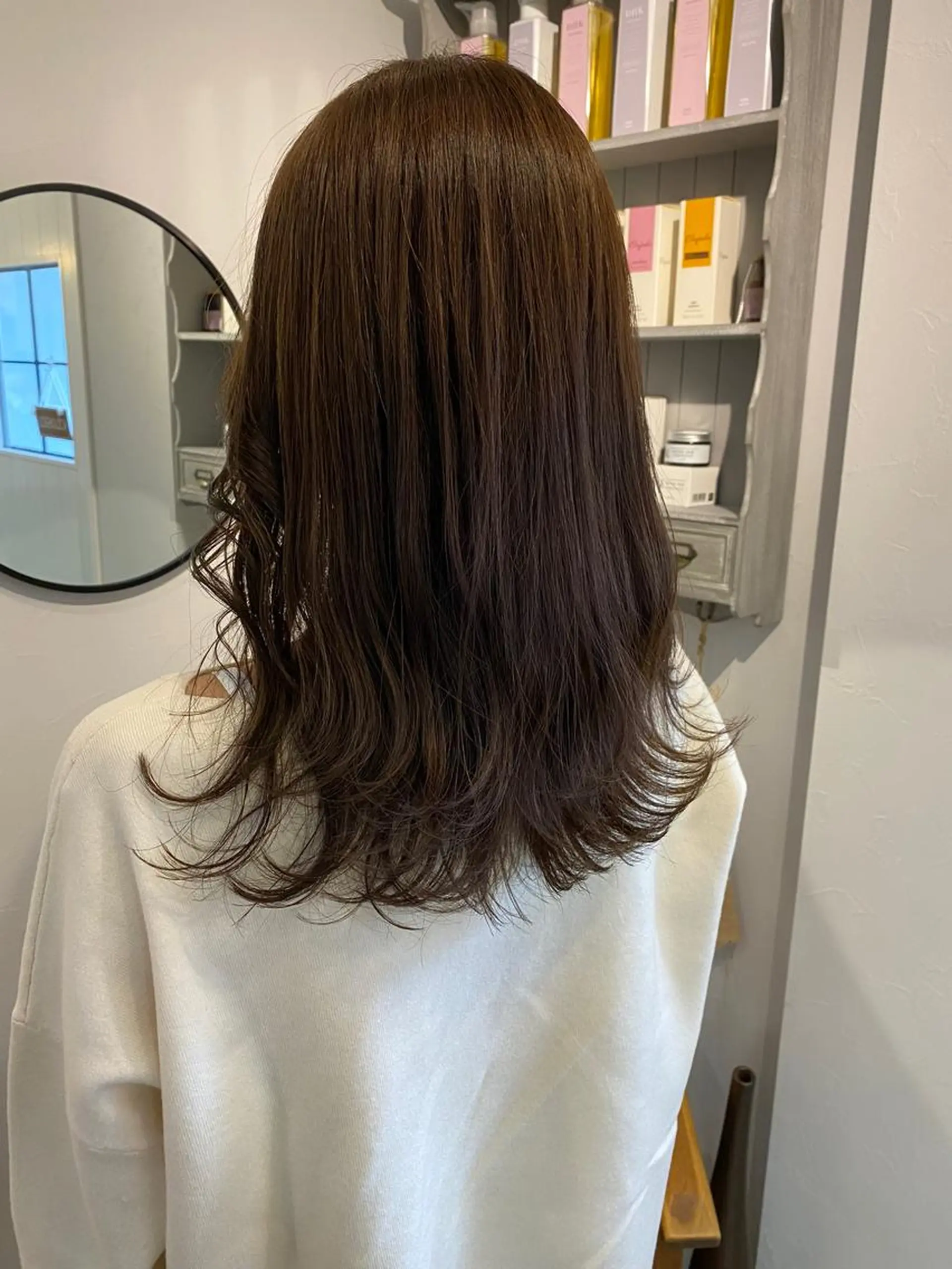セミロング カラー ブラウンカラー ナチュラルブラウン 顔まわりレイヤー レイヤーカット カット ヘアカラー トリートメント 西村 美羽のヘアスタイル