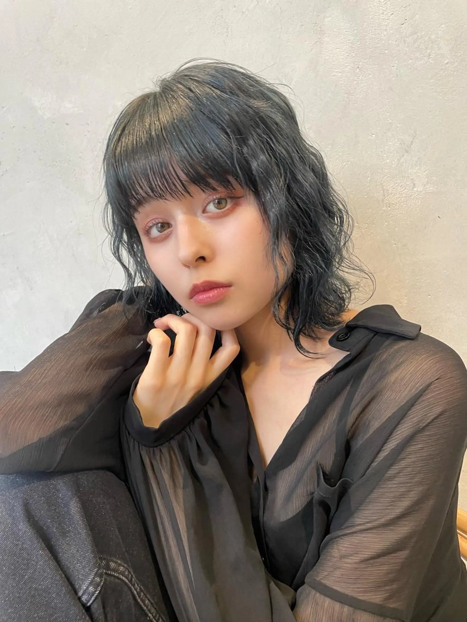 ショート カラー パーマ ヘアアレンジ 耳つぼ屋さん ‎🤍りりのヘアスタイル