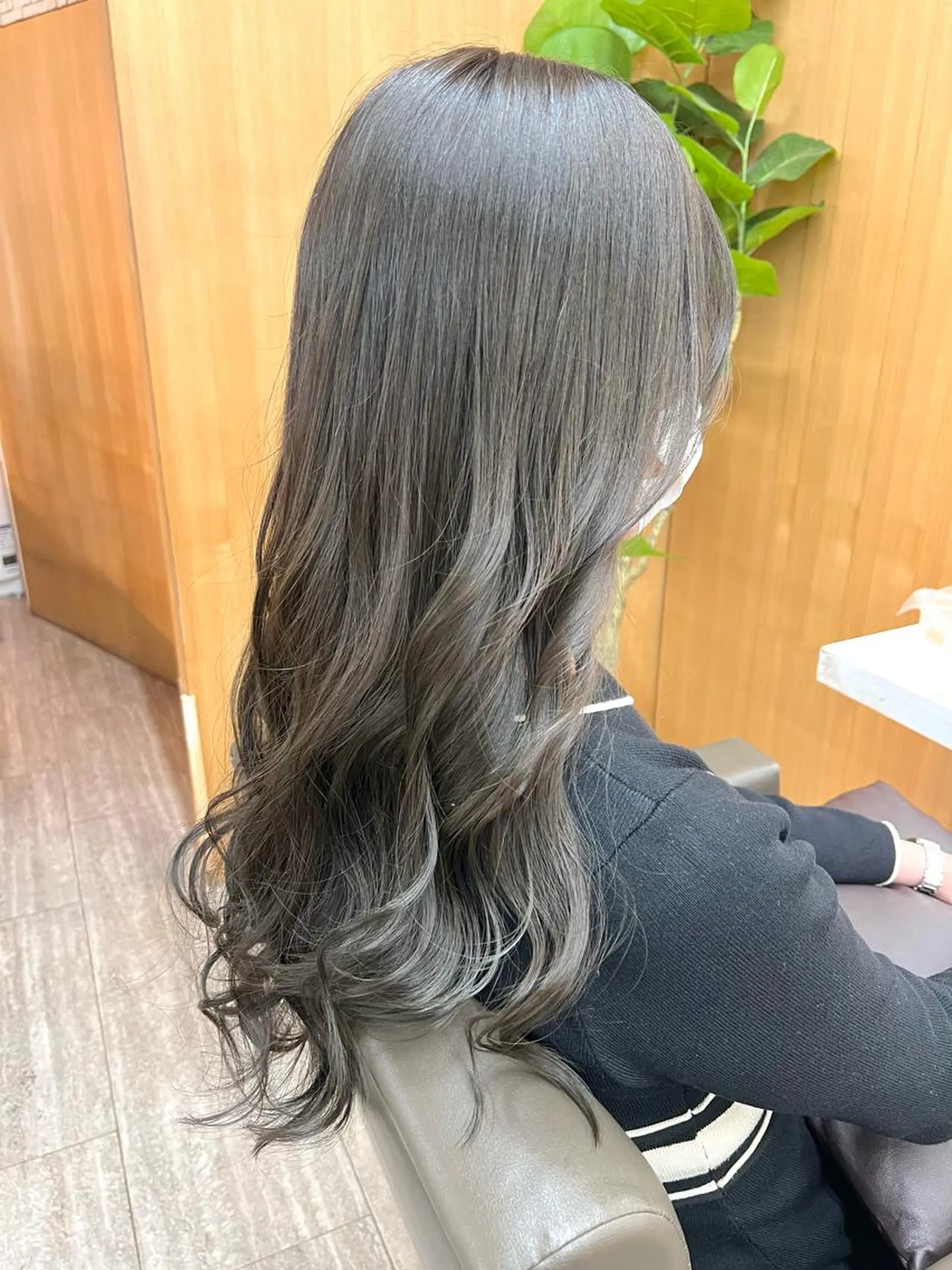 ロング カラー グレージュ イルミナカラー カット ヘアカラー トリートメント 透明感カラー ゆうだいのヘアスタイル