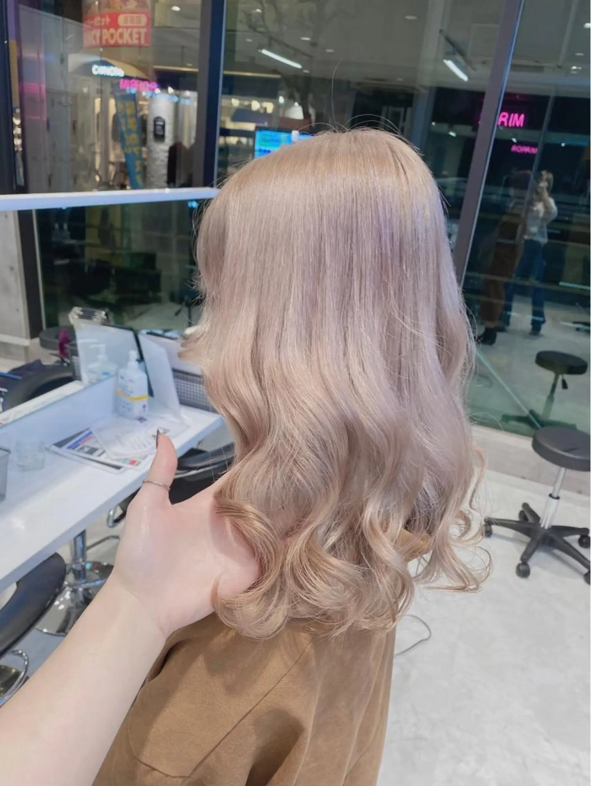 セミロング カラー メンズ🌈パーマ💎 MIYUのヘアスタイル