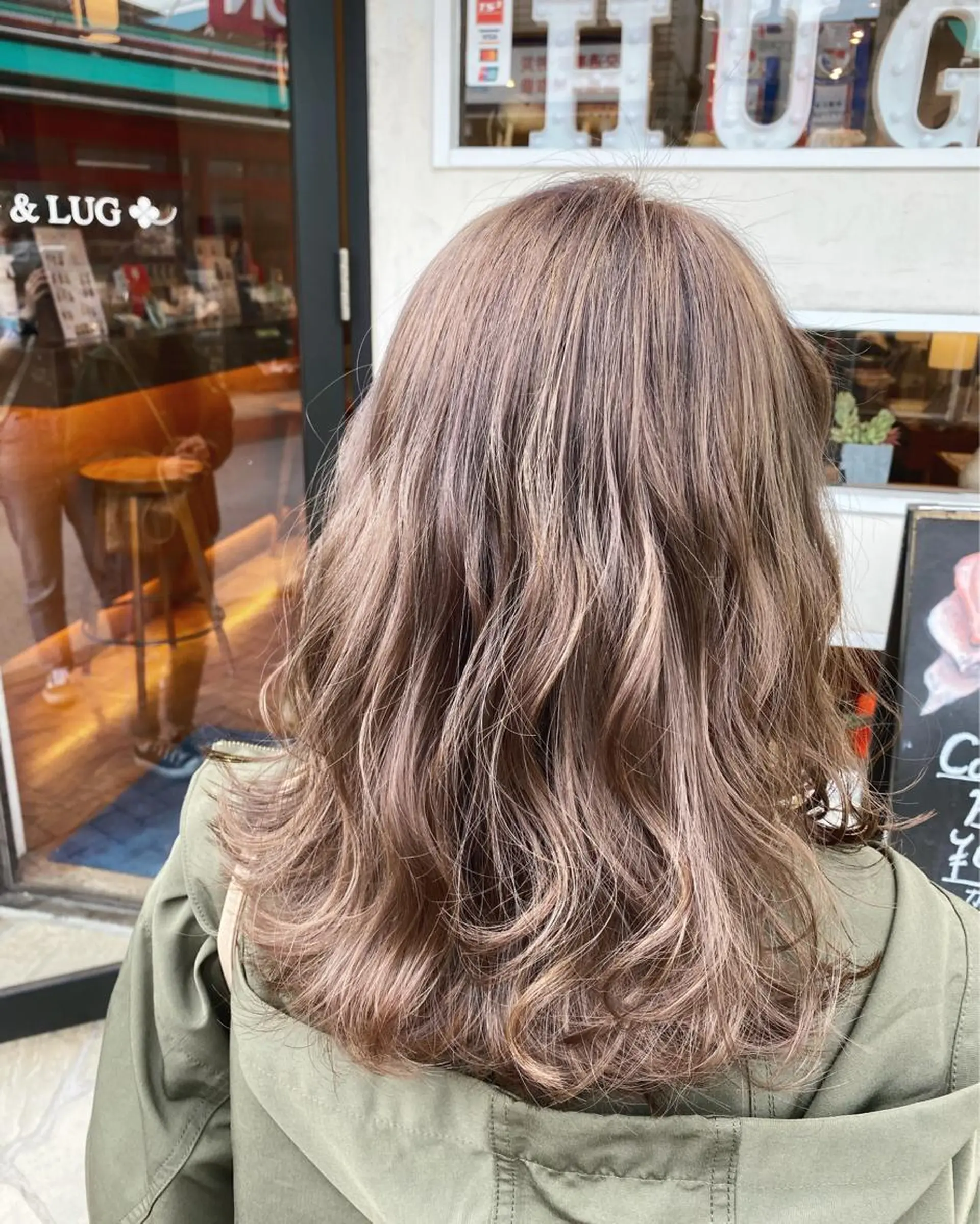 ミディアム カラー ヘアアレンジ ベージュカラー 黒髪 ブリーチ イルミナカラー 高橋胡桃🪽 ディレクターのヘアスタイル