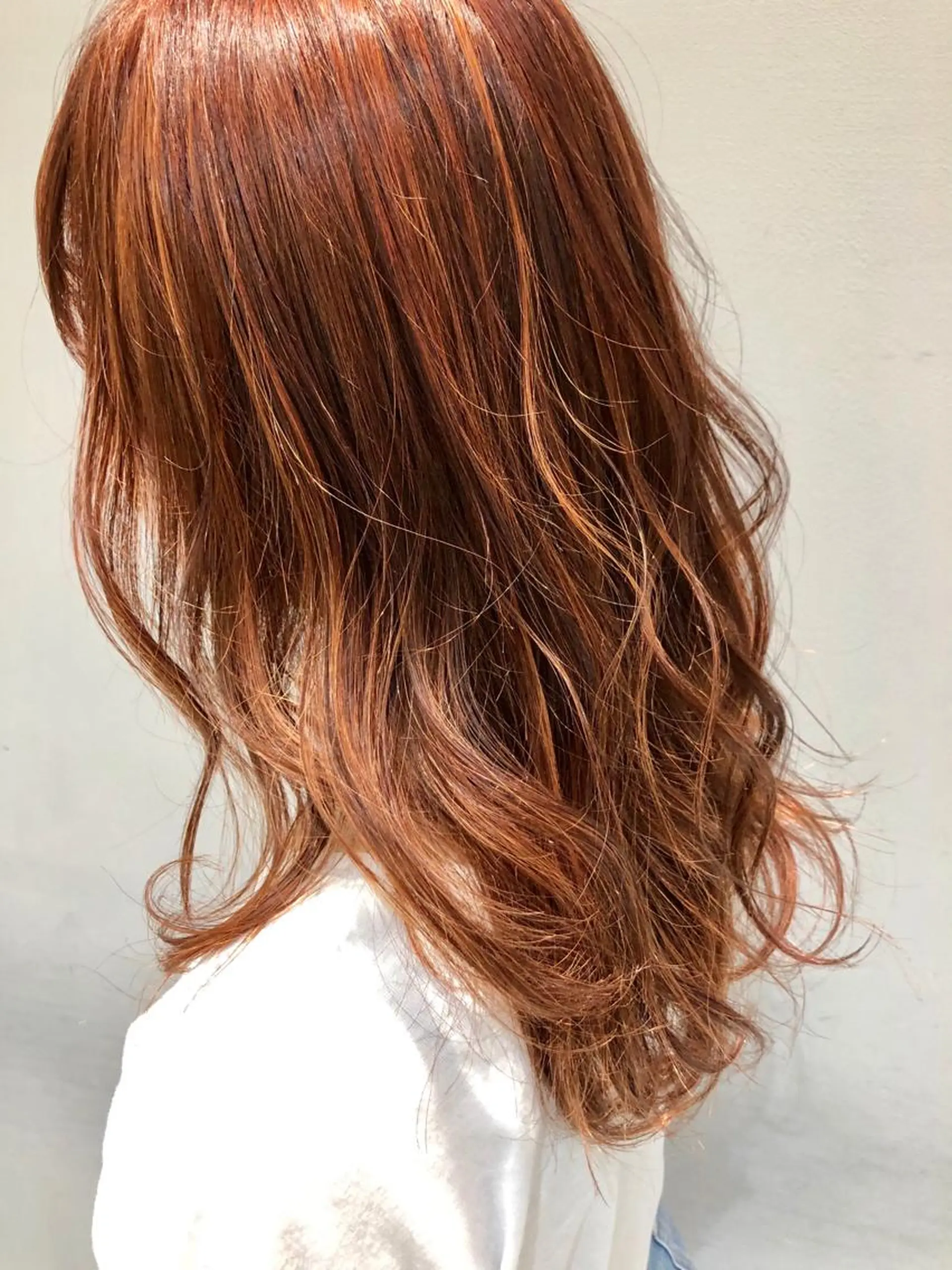 セミロング カラー ブリーチ ハイライトカラー オレンジ ハイライト カット ヘアカラー 韓国ヘア🇰🇷 トヨキトキコのヘアスタイル