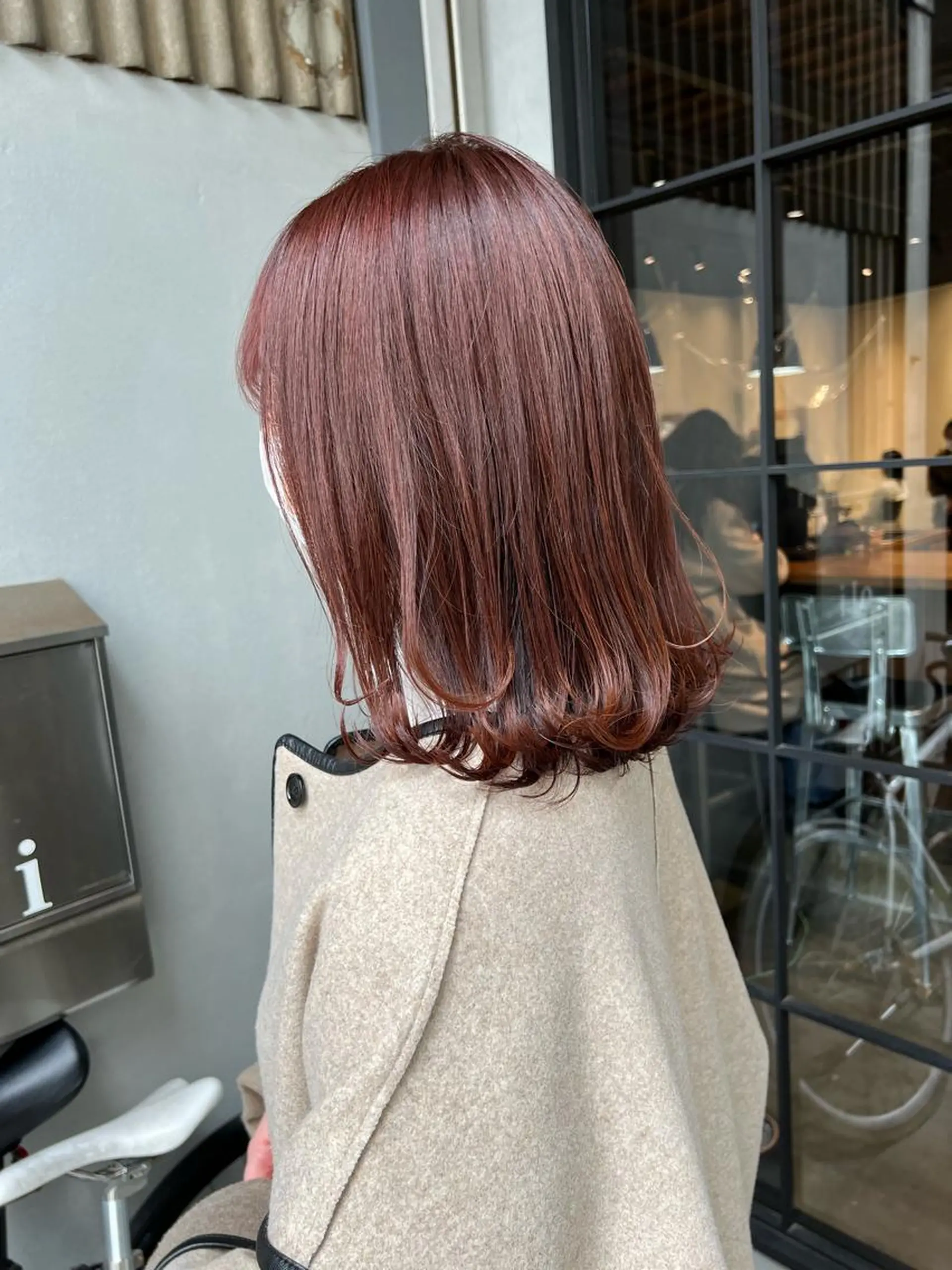 ミディアム カラー ブリーチ ピンクカラー レイヤーカット 野々村 朋美のヘアスタイル