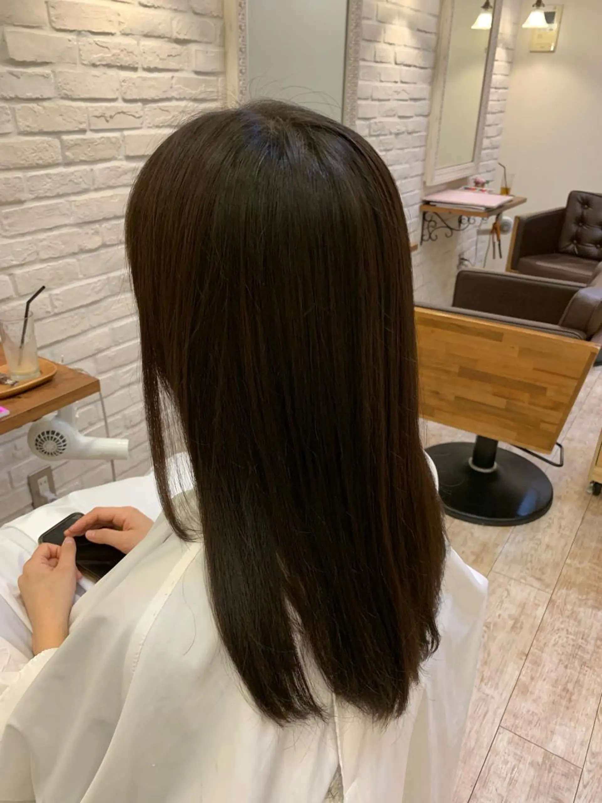 セミロング カラー アッシュ 飯塚 沙衣のヘアスタイル