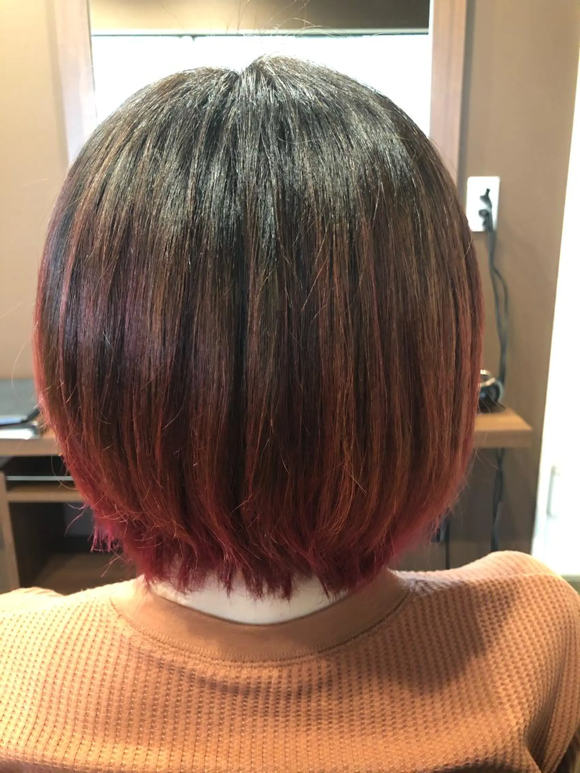 ショート カラー グラデーションカラー 平川 かなこのヘアスタイル