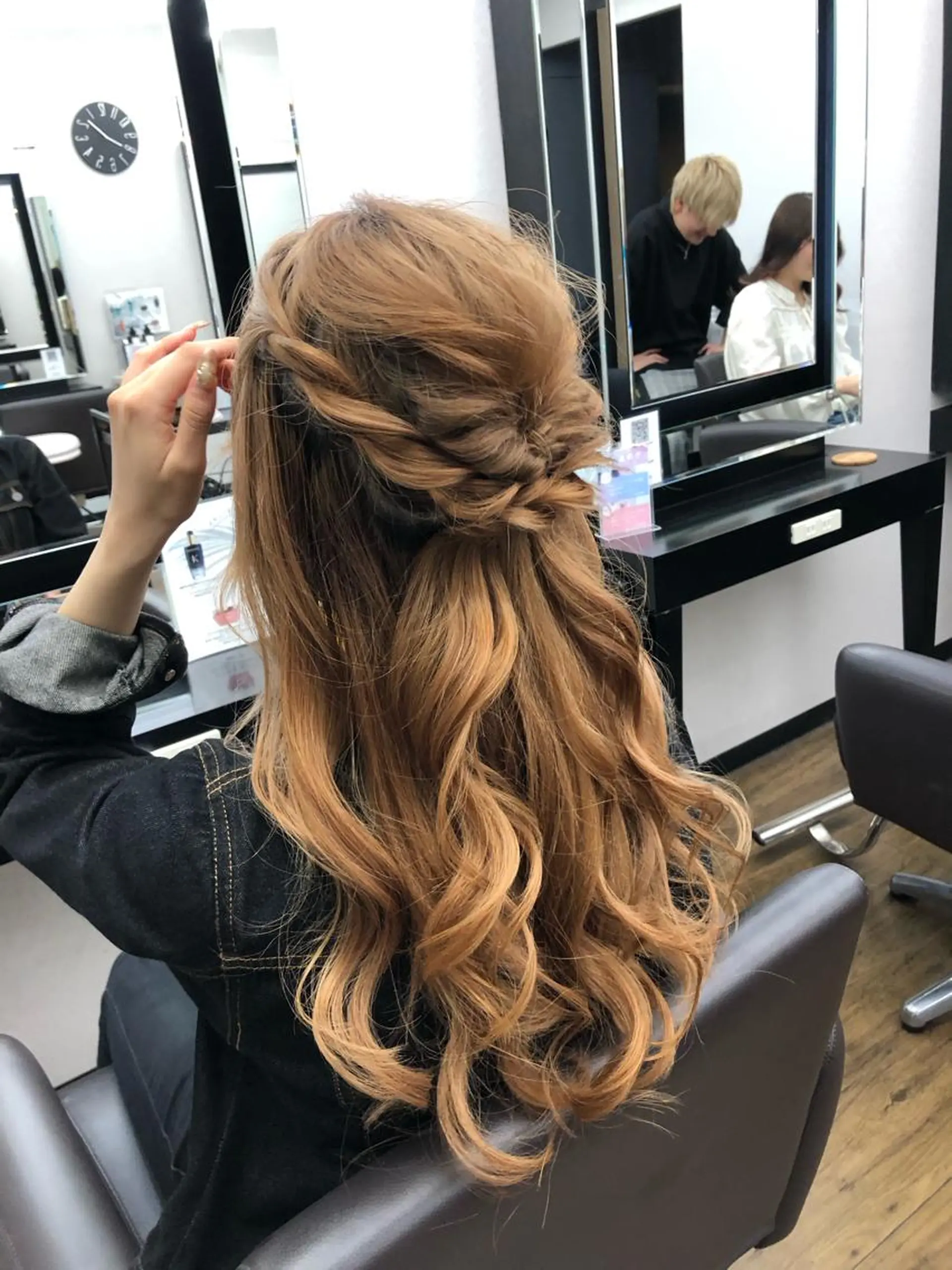 ロング ヘアアレンジ ハーフアップ シールエクステ エクステ ハイライト レイヤーカット alpha. カラーエクステ下妻のヘアスタイル