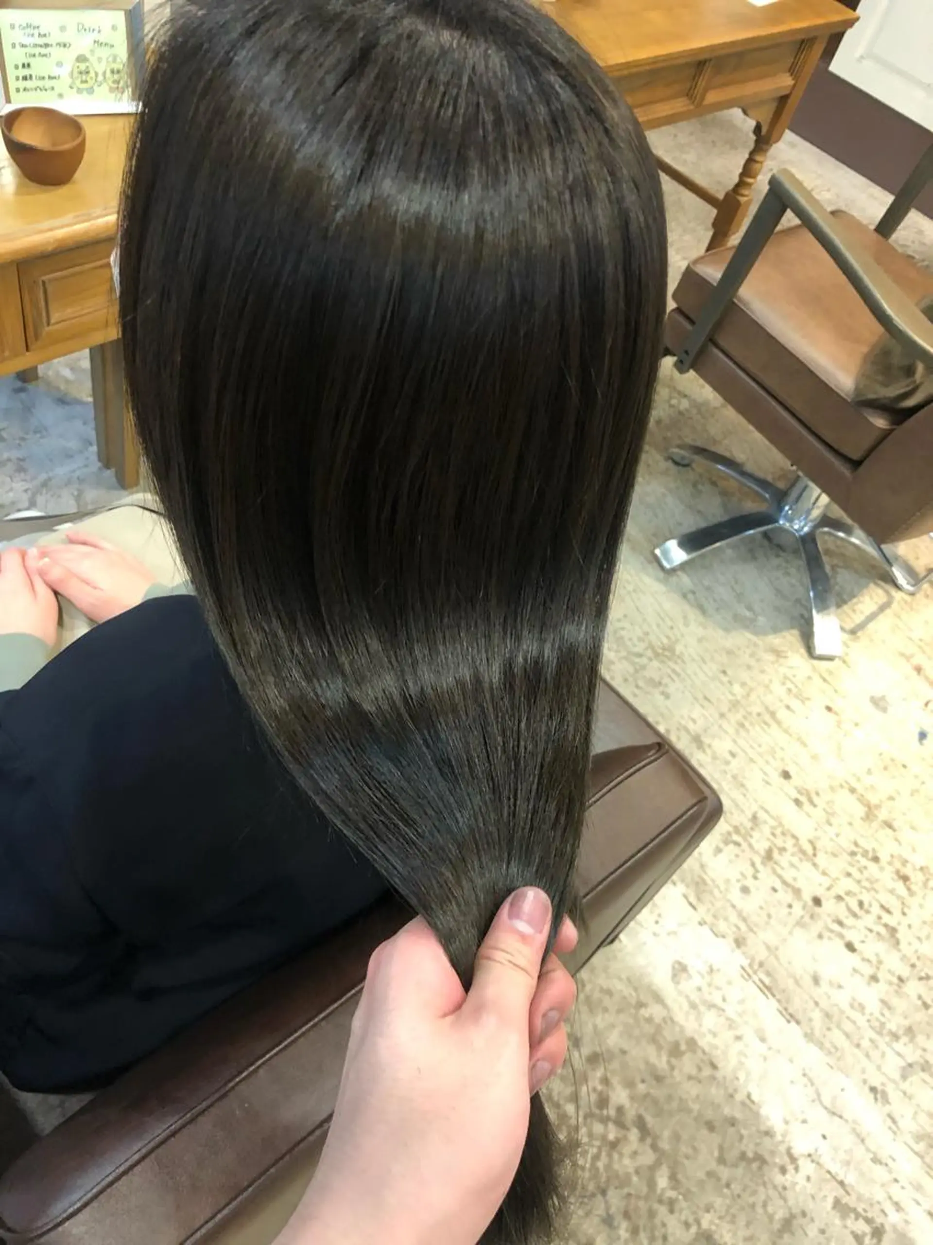 ロング カット ヘアカラー トリートメント 髪質改善、縮毛矯正 酸性縮毛矯正のヘアスタイル