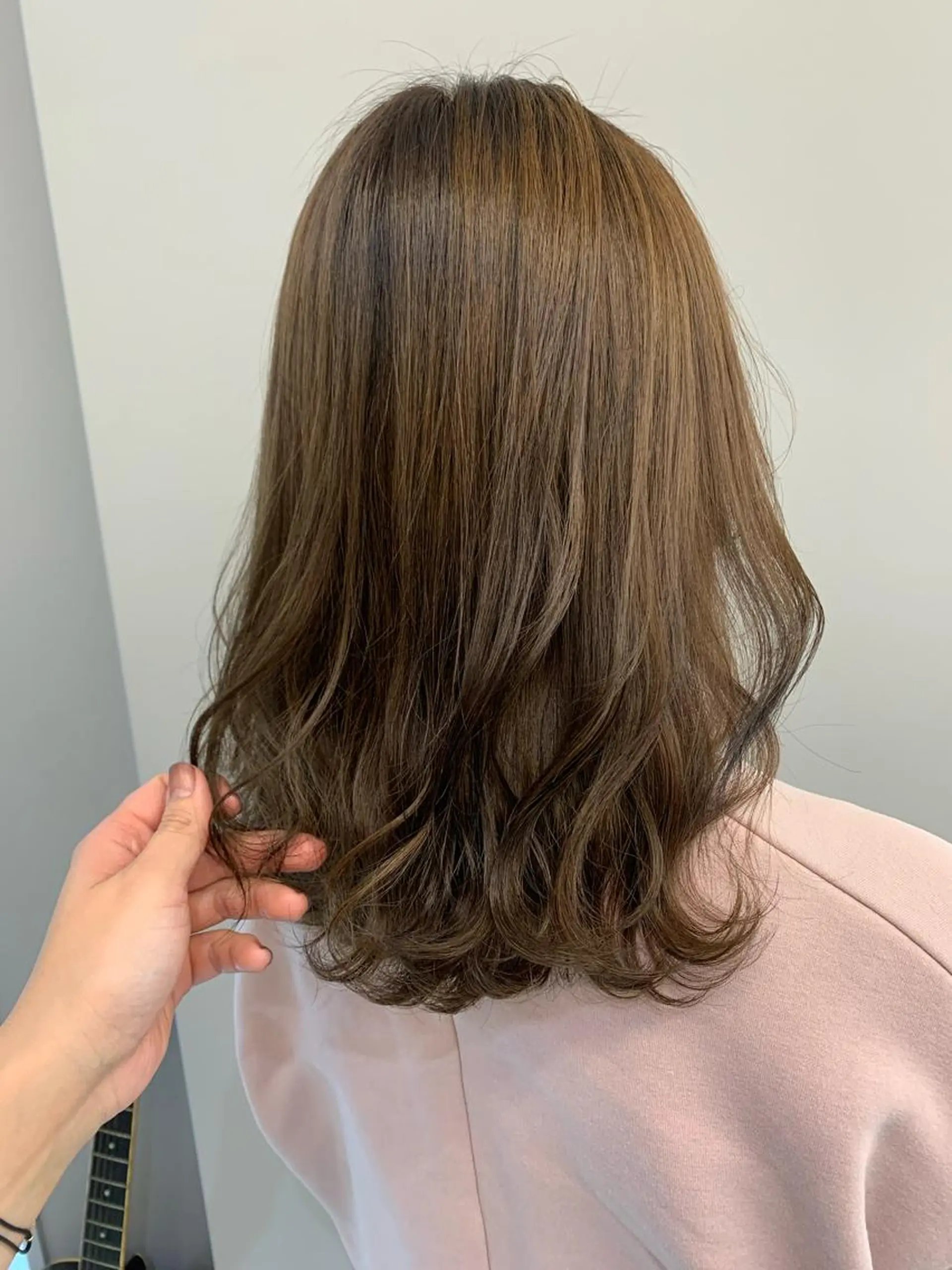 ミディアム カラー アッシュ ベージュカラー ブリーチ ブリーチなしカラー theF___ yukoのヘアスタイル