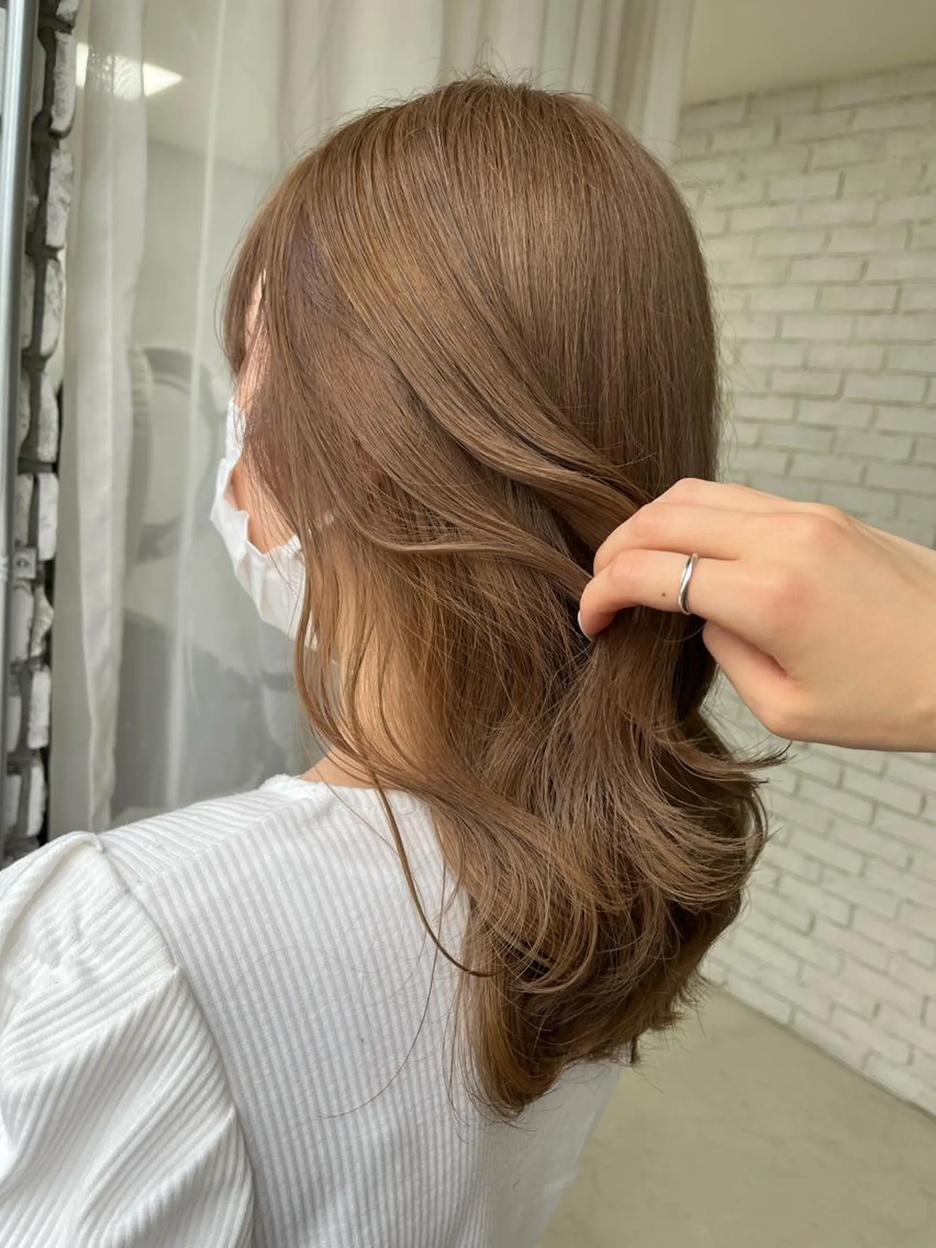 セミロング カット ヘアカラー トリートメント u n aのヘアスタイル