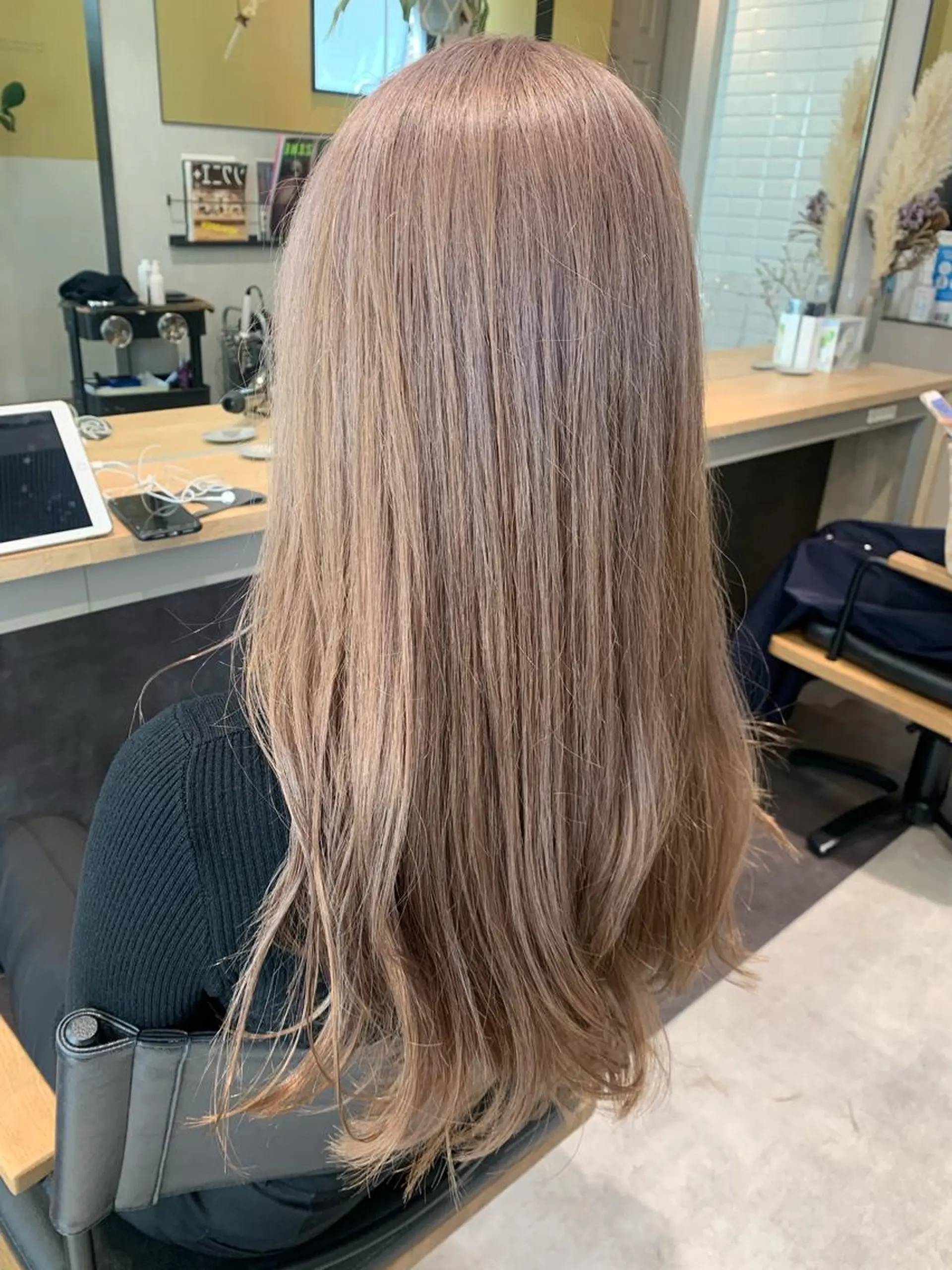 ロング カラー ベージュカラー ブリーチ ホワイトベージュ カット ヘアカラー トリートメント hub hair レイヤー/透明感のヘアスタイル