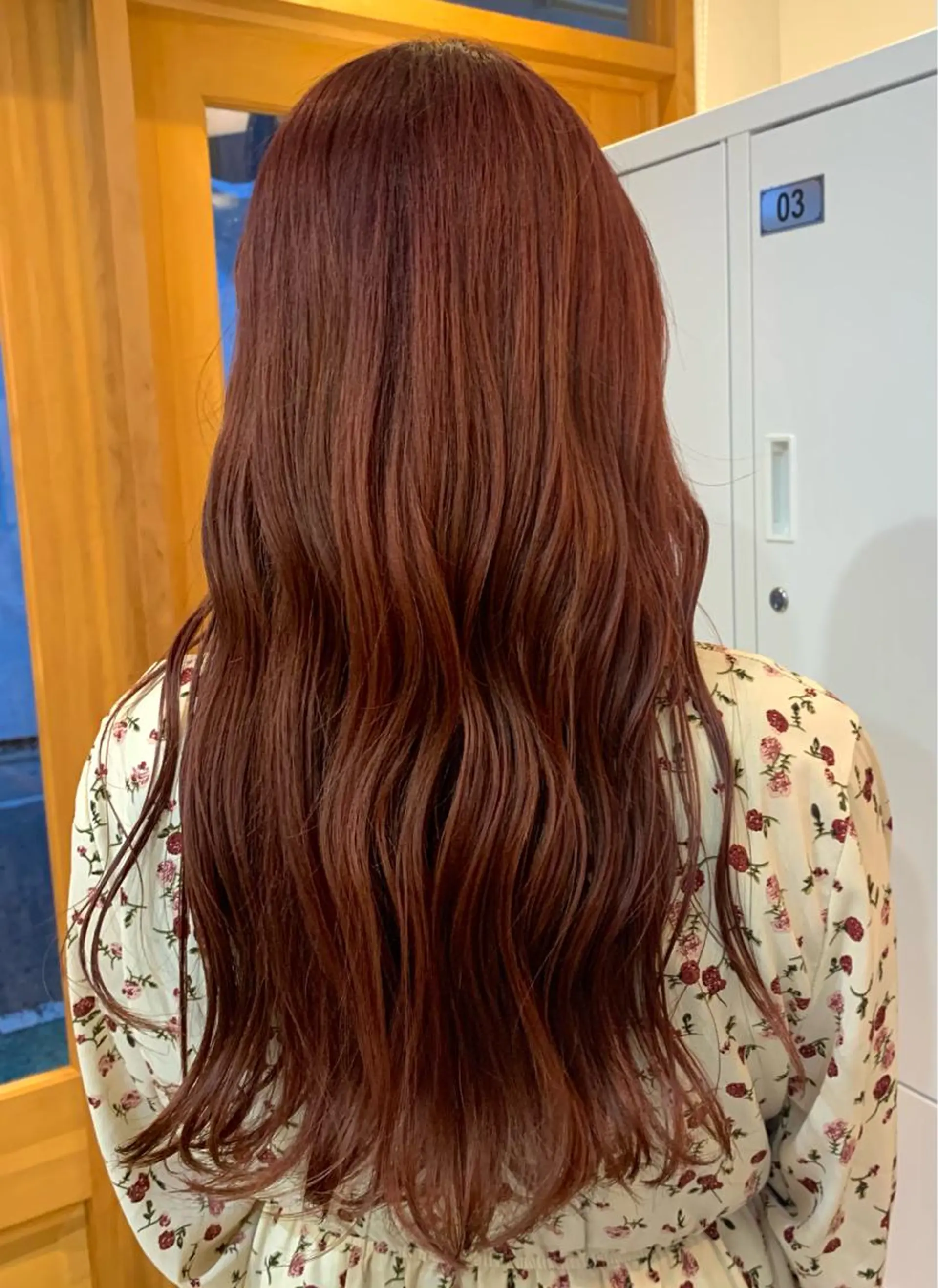 ロング カラー ヘアアレンジ ブリーチ レッドカラー REONA🪽✨ 日常に馴染む髪🫧のヘアスタイル