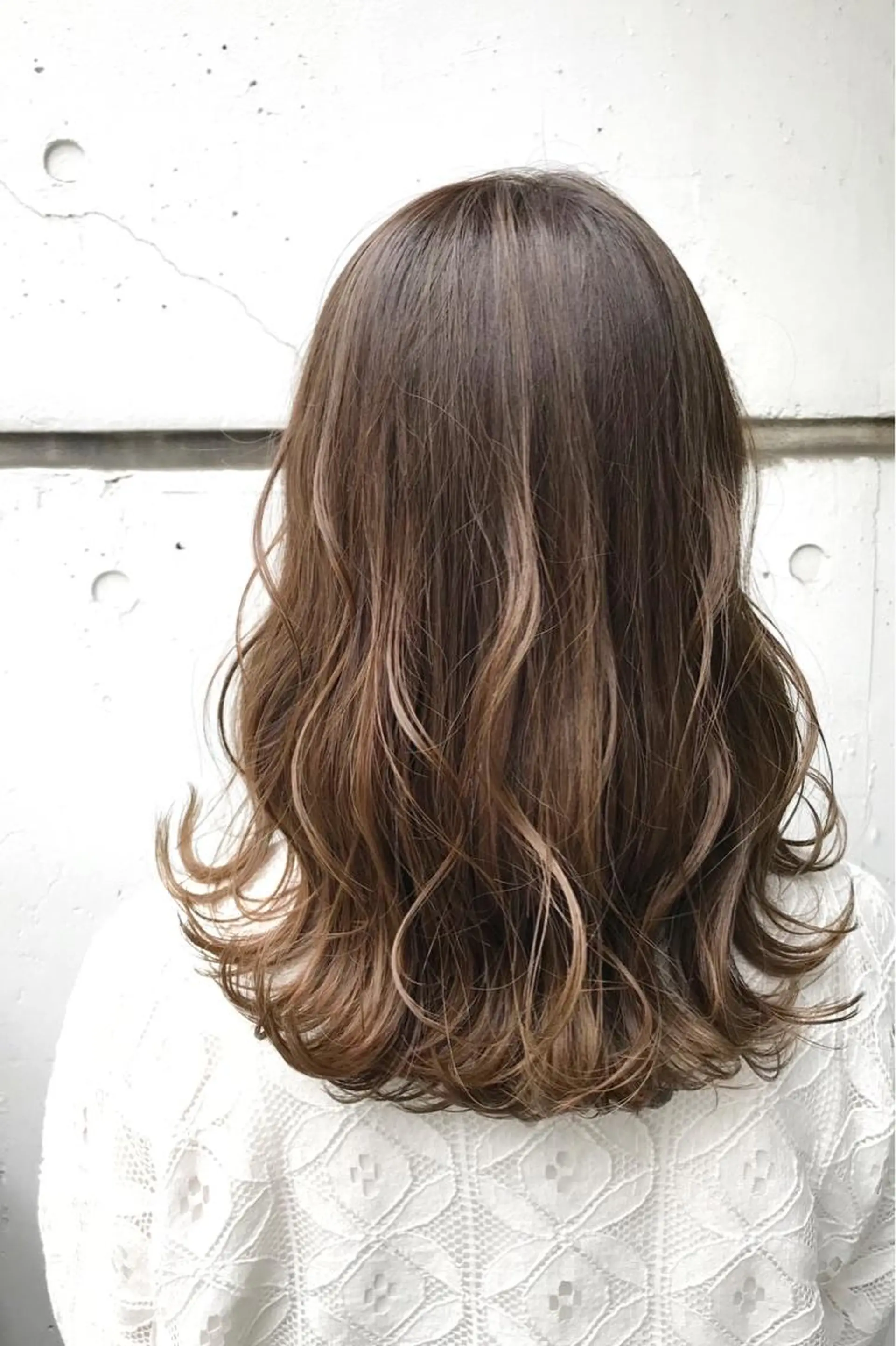 セミロング カラー ハイライトカラー イルミナカラー ハイライト 原山 直人のヘアスタイル