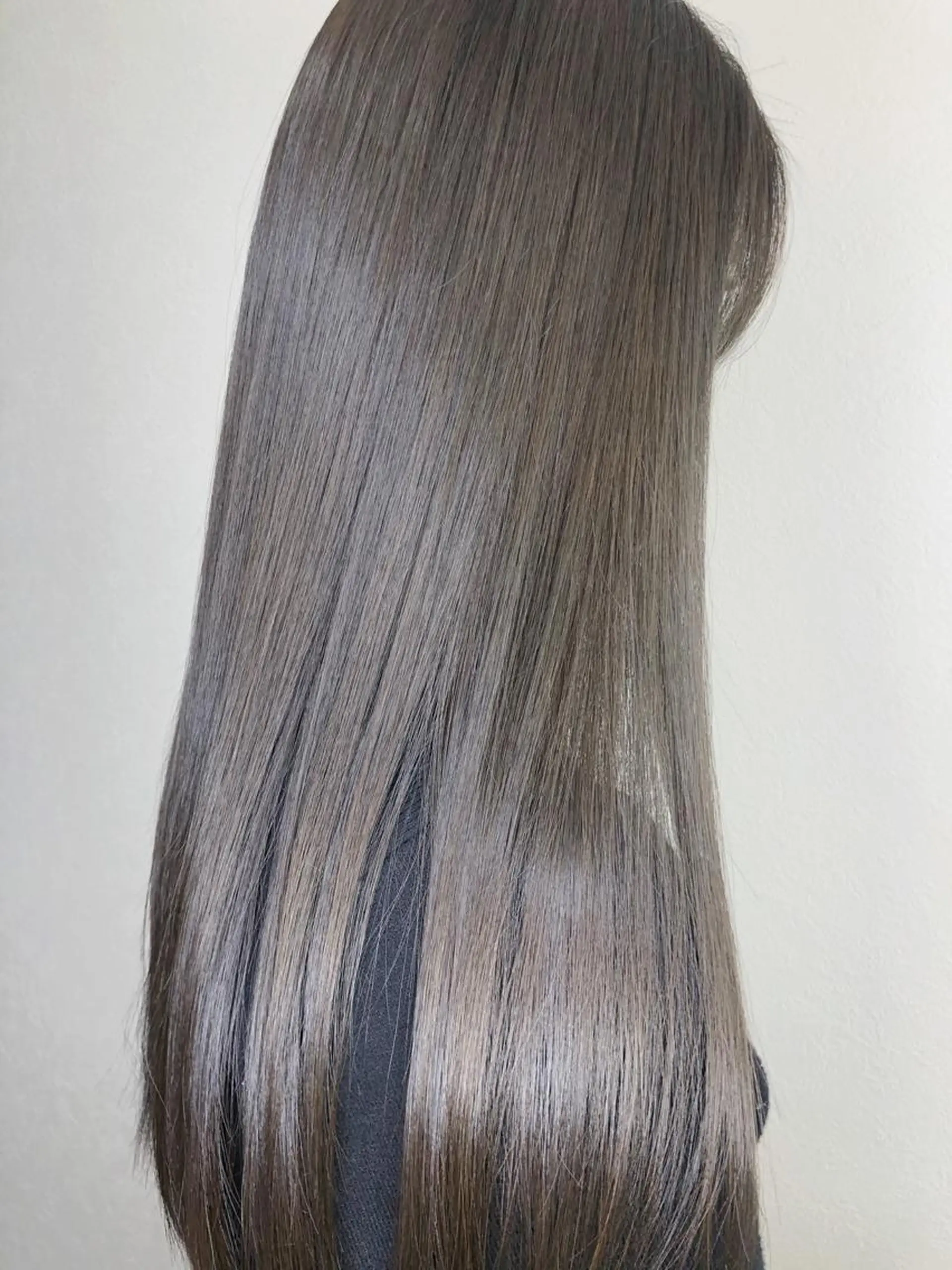 ロング ボブ ハイライト 髪質改善 レイヤーカット 縮毛矯正 ito. ブリーチ/髪質改善のヘアスタイル