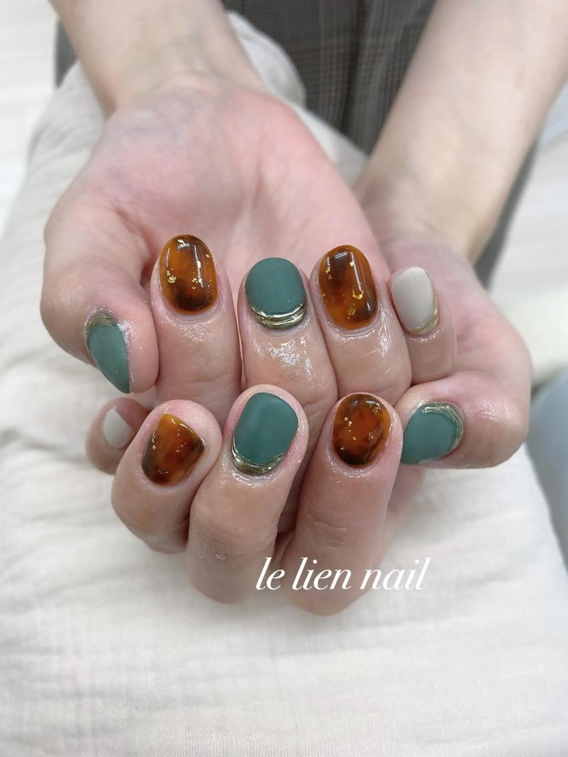 ネイル アートネイル べっ甲ネイル グリーン ニュアンスネイル ハンドネイル le lien nailのネイルデザイン