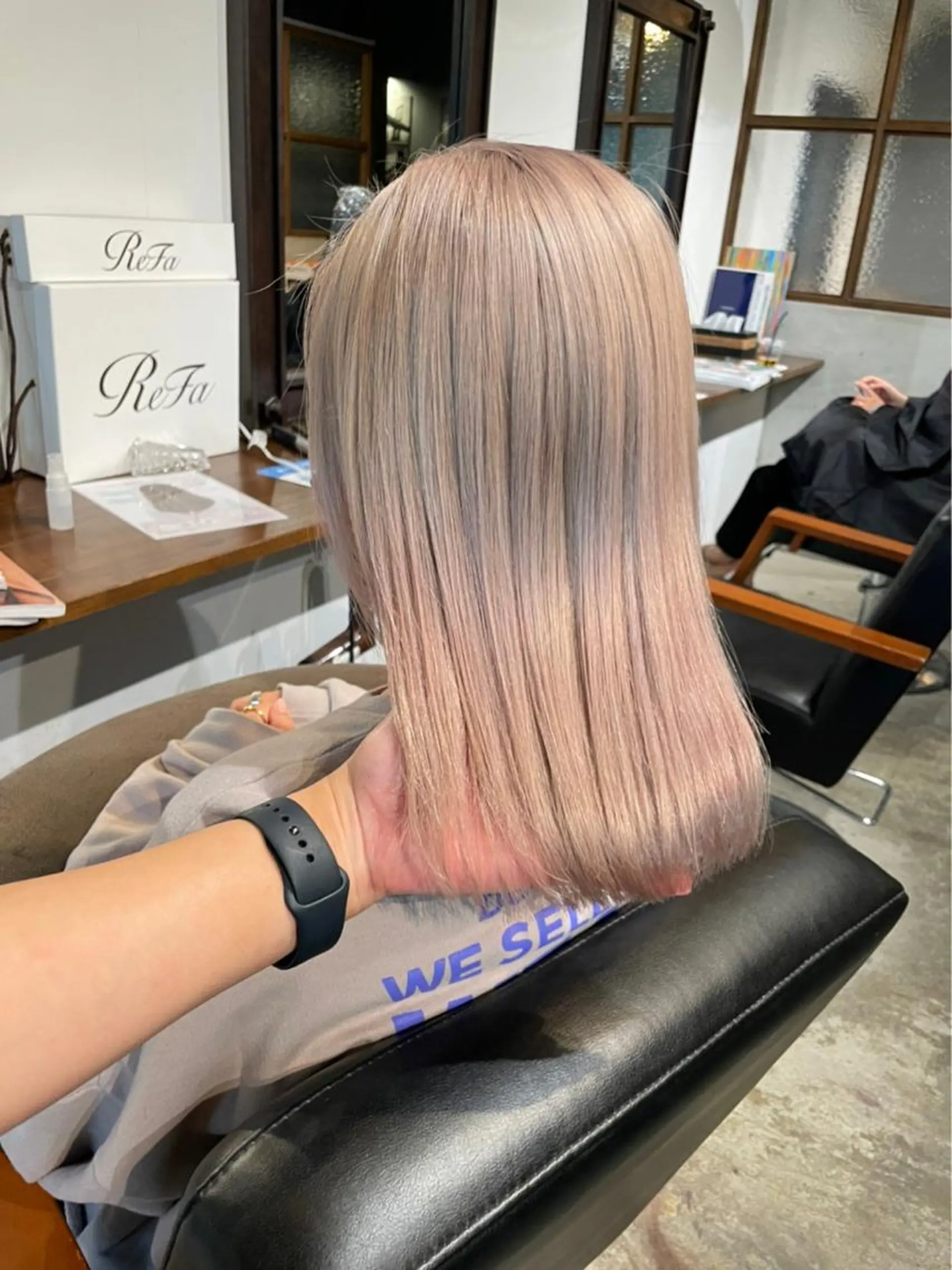 カラー ベージュカラー ミルクティーベージュ 木村 朱里のヘアスタイル