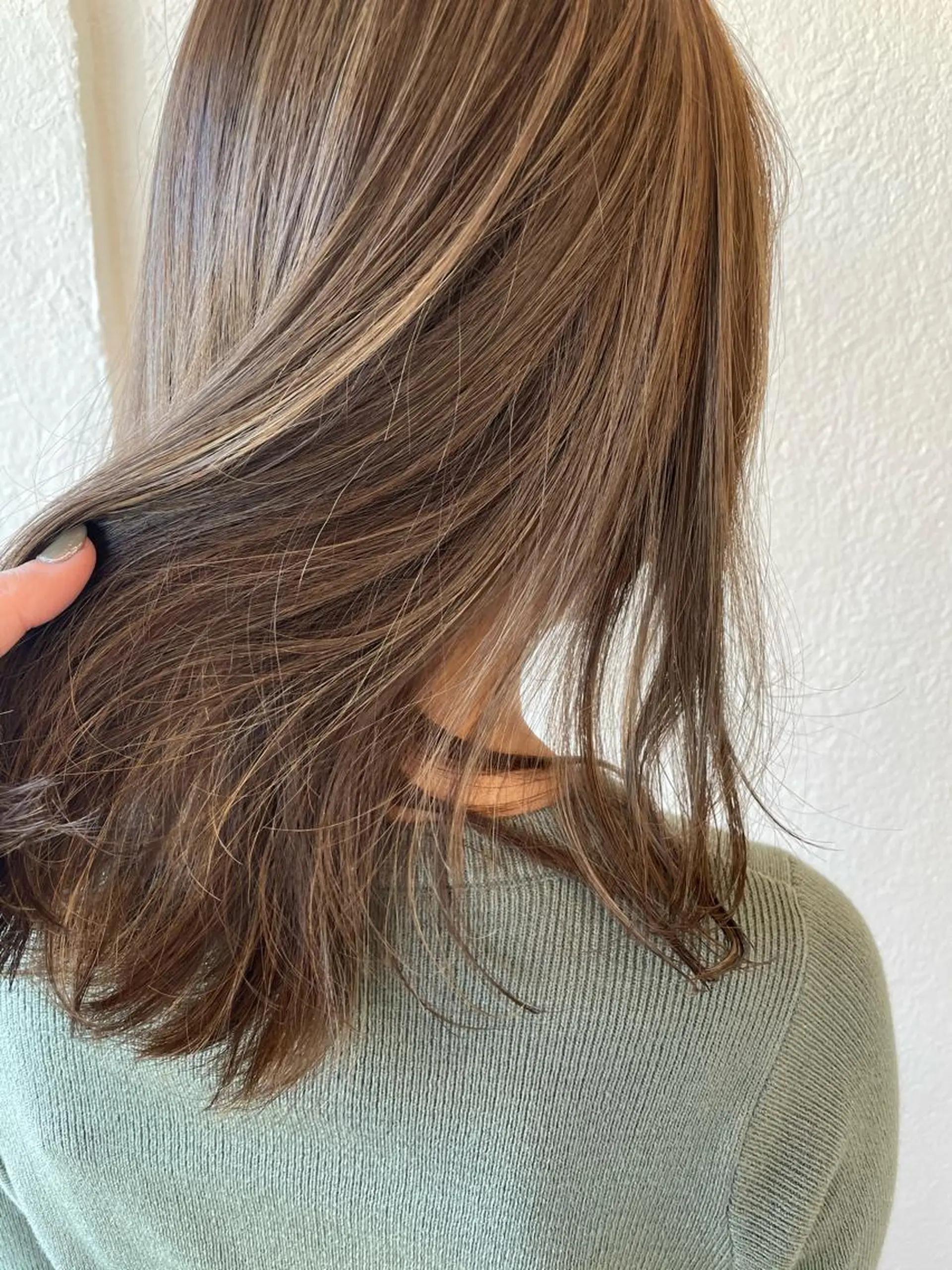 ミディアム カラー 透明感カラー ハイライトカラー ハイライト 入江 志穂のヘアスタイル
