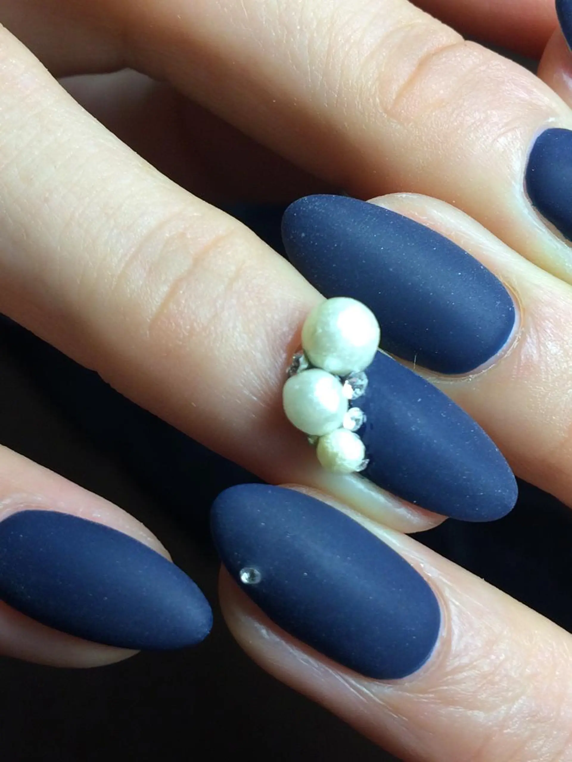 ネイル ストーンネイル ハンドネイル nail salon 7☺︎2所属・nail salon 7☺︎2のネイルデザイン