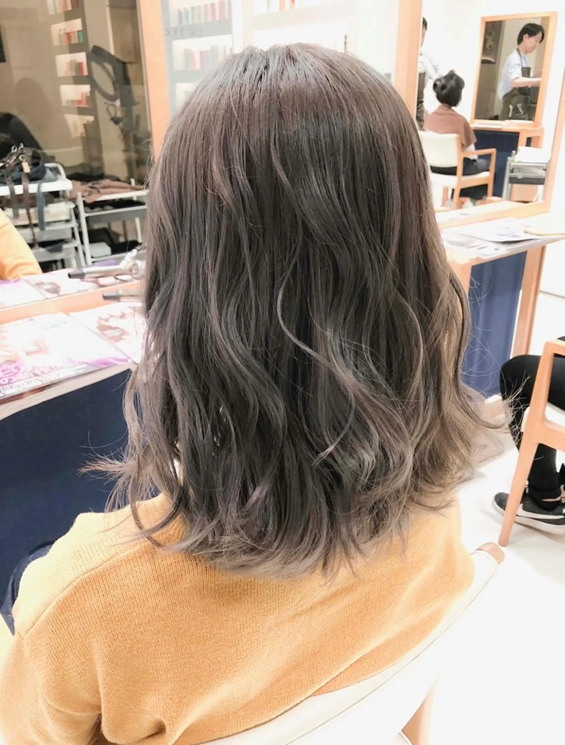 ミディアム カラー アッシュ ベージュカラー ブリーチ 透明感カラー ラベンダーカラー ヘアカラー トリートメント Days 透明感カラーのヘアスタイル
