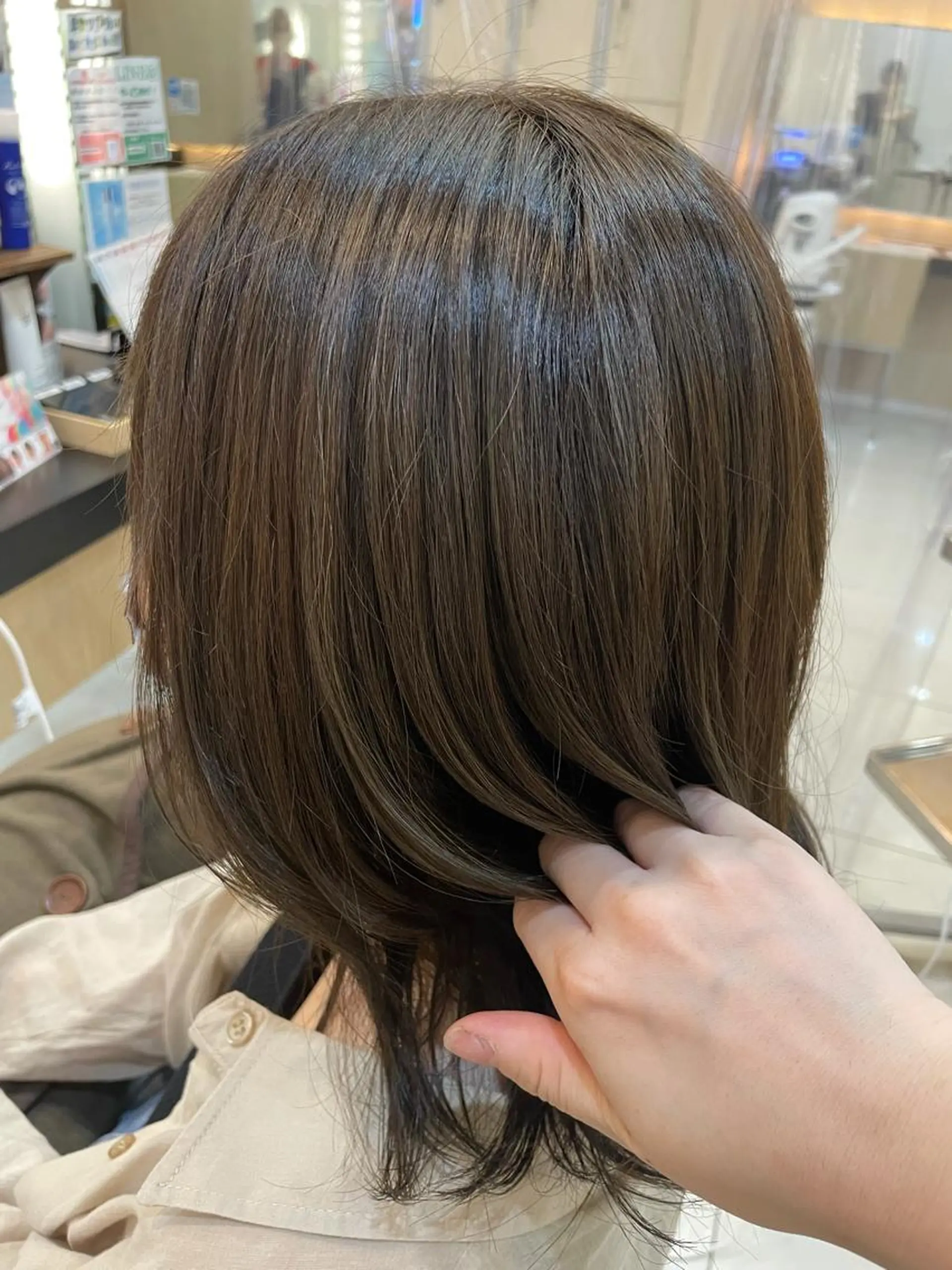 ミディアム カラー カット ヘアカラー 内田温子大人女性 ハイライト、ボブのヘアスタイル