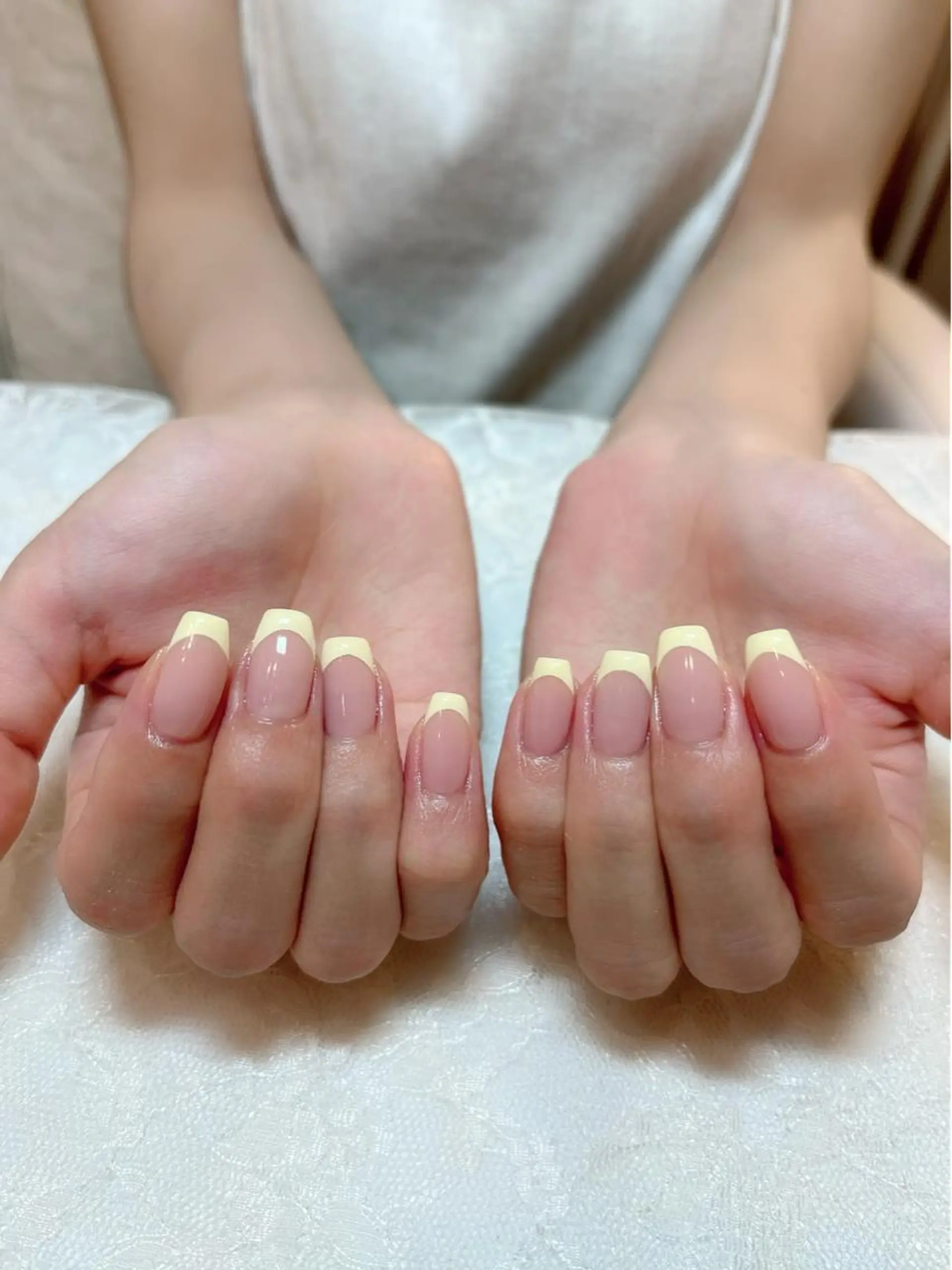 ネイル フレンチネイル ホワイト 黄色 ハンドケア aoinail所属・aoi nailのネイルデザイン