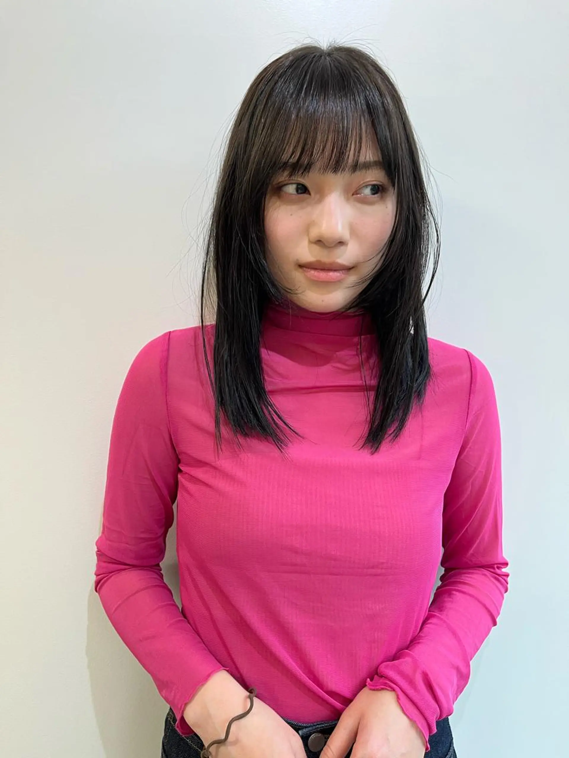 ミディアム KOCHAB 中村穂風のヘアスタイル