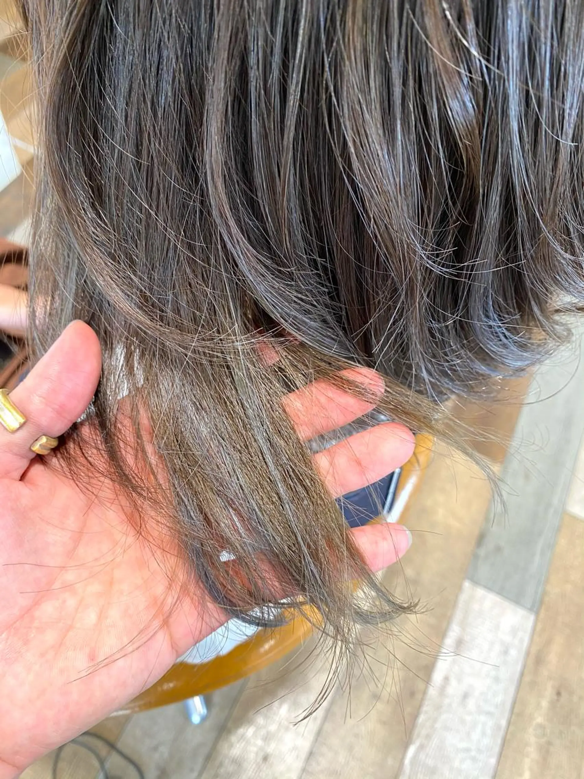 ミディアム カラー アディクシーカラー バレイヤージュ ブリーチ ケアブリーチ デザインカラー ヘアカラー unpeu hair  二条所属・先着1名様限定 カット無料のヘアスタイル
