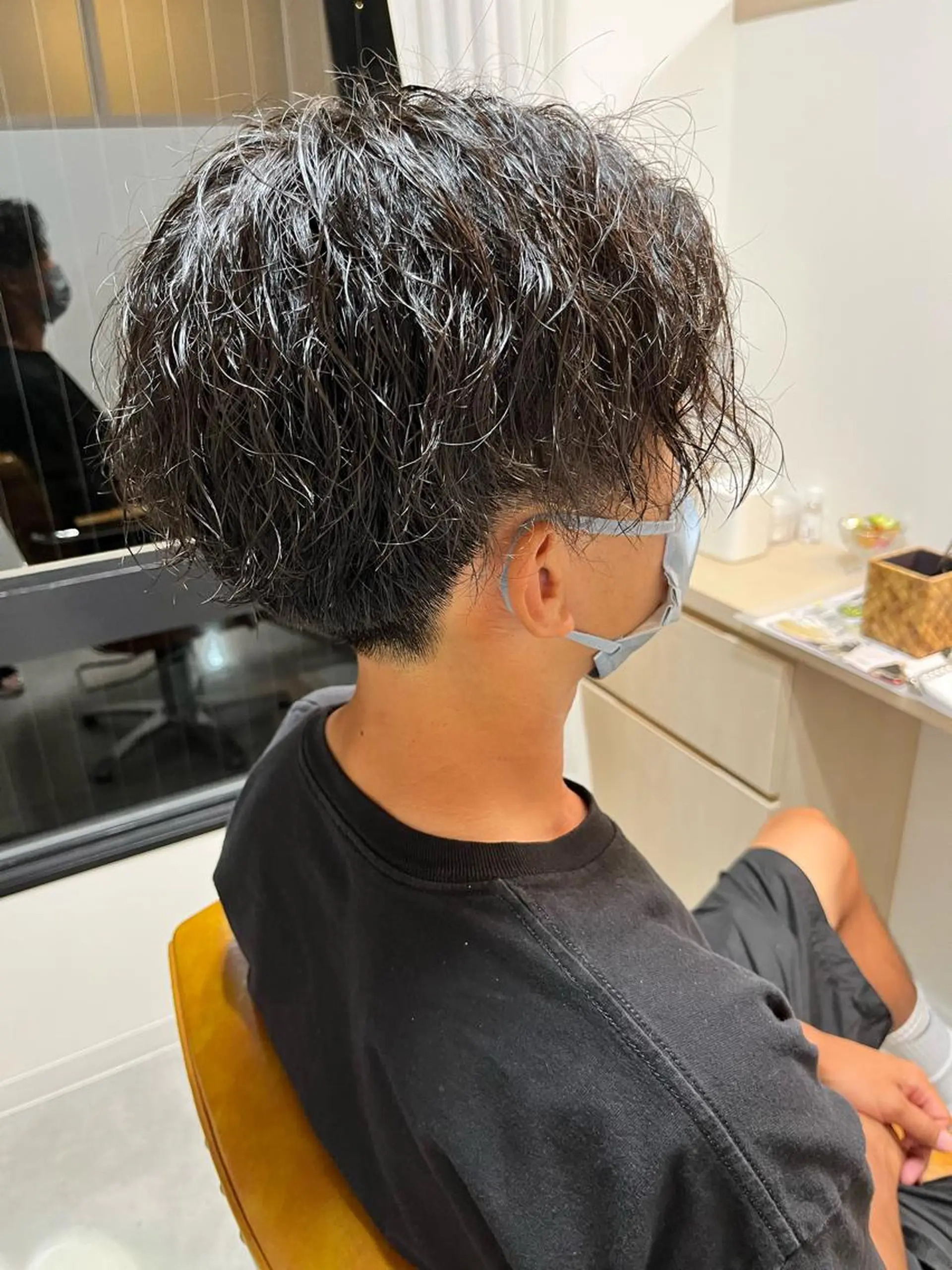 メンズ センターパート メンズパーマ メンズツイストパーマ 刈り上げ ツイストパーマ Hikari /赤み消しカラーのヘアスタイル