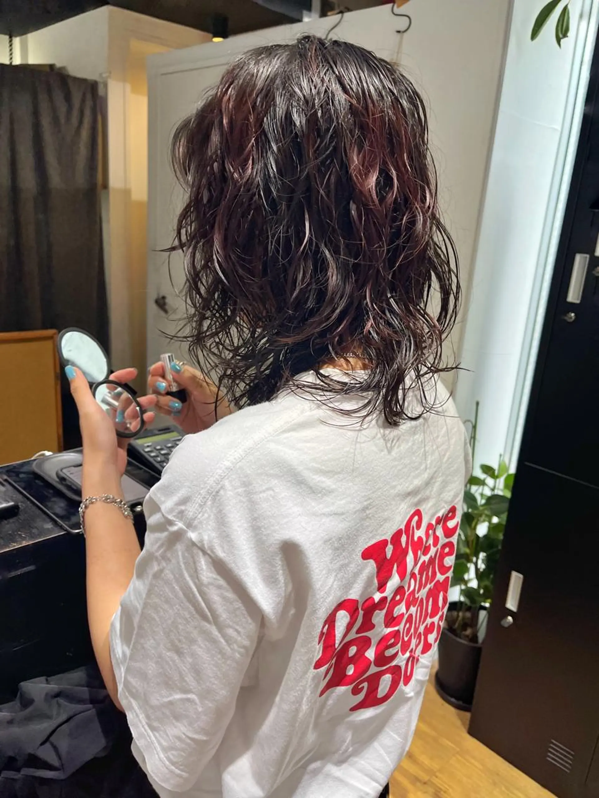 ミディアム ミディアムパーマ アッシュ ミルクティーブラウン ピンクブラウン レイヤーカット カット パーマ ハイトーンNo.1✨ パーマ✨イマイタツヤのヘアスタイル