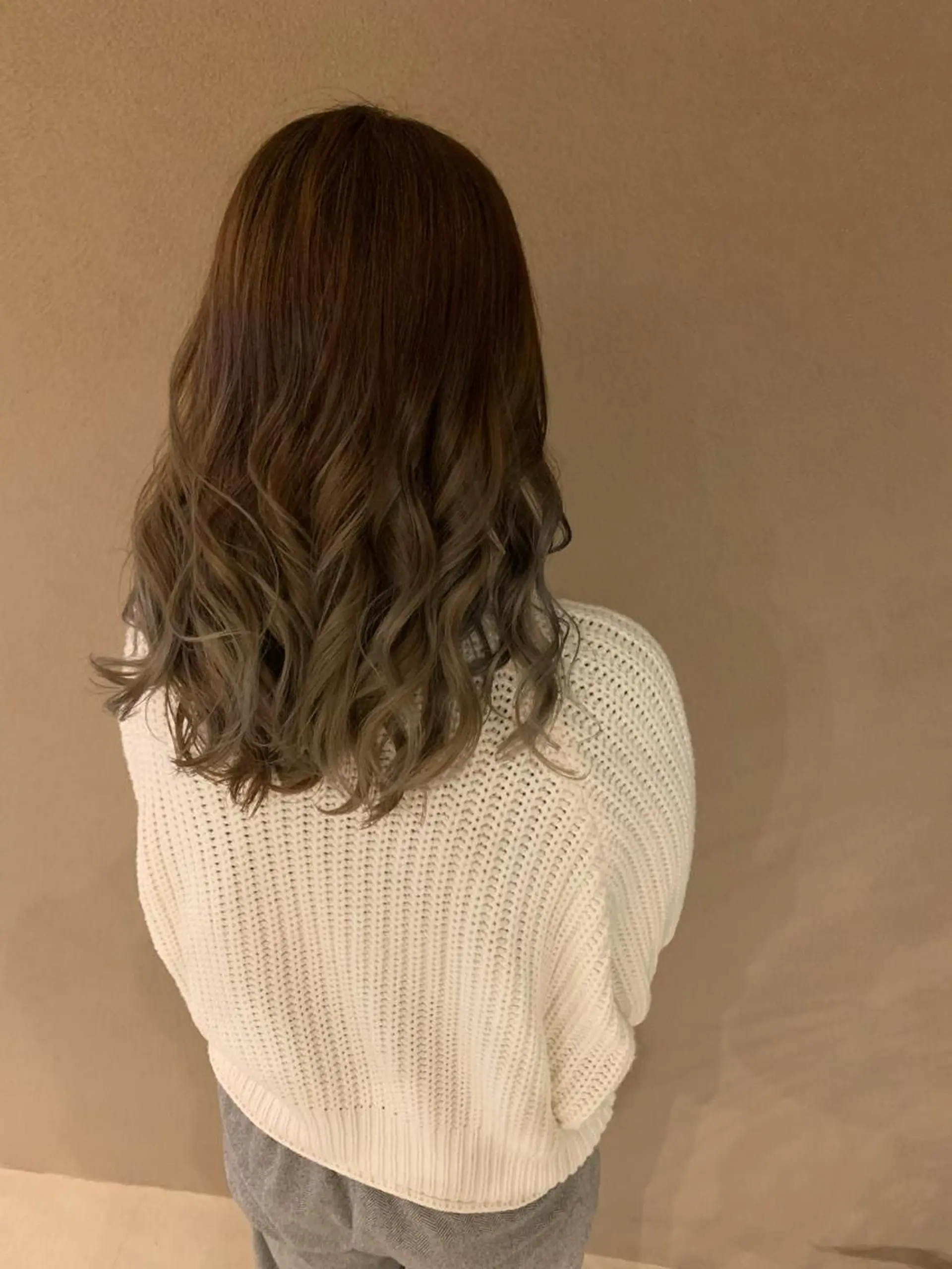 カラー ベージュカラー ブリーチ ケアブリーチ グラデーションカラー ミルクティーベージュ ヘアカラー トリートメント PADOU平松 典幸のヘアスタイル