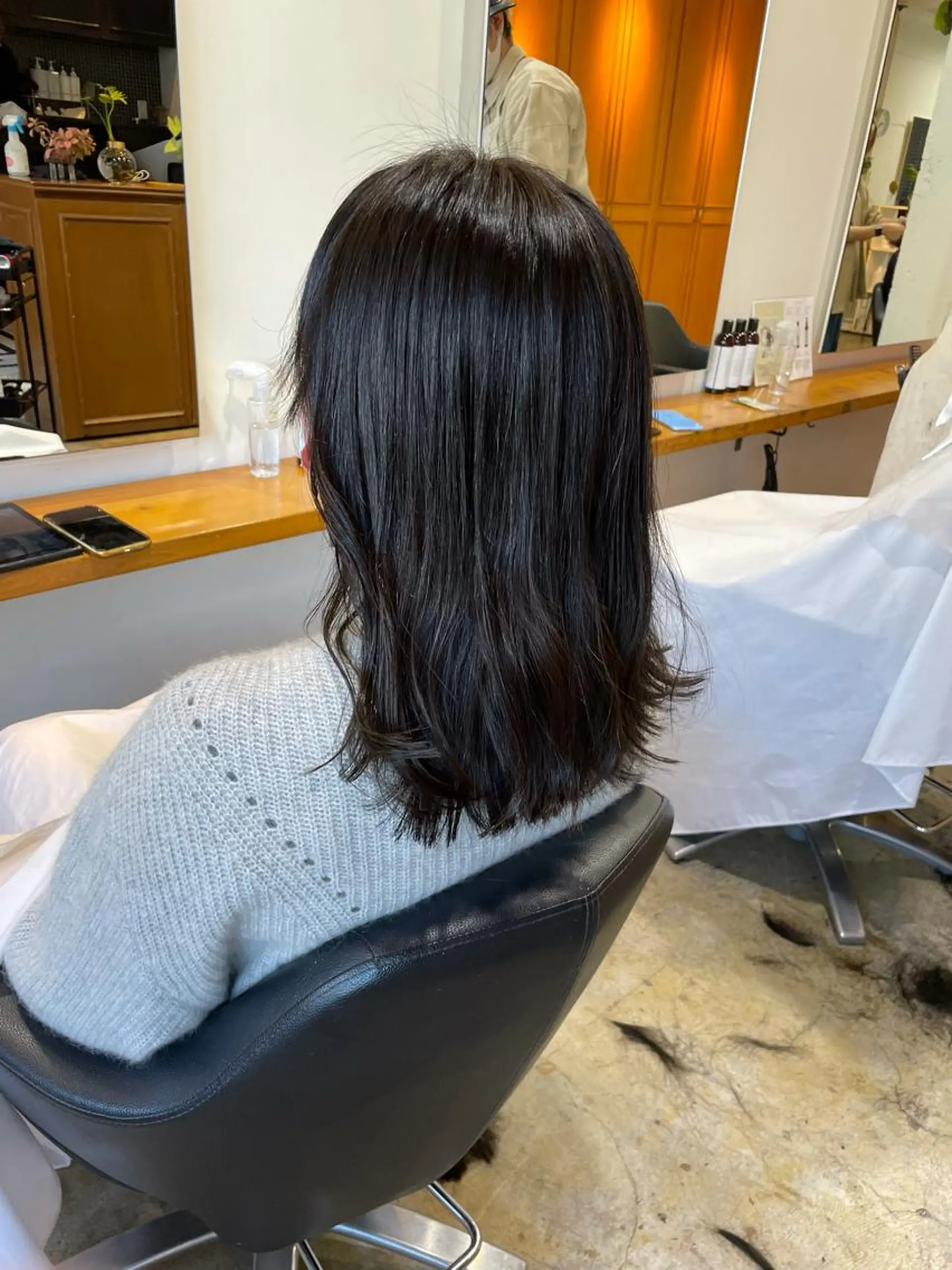 セミロング カラー グレージュ オリーブグレージュ オリーブグレー カット ヘアカラー トリートメント MIOベージュカラー 柔らかいカラーのヘアスタイル