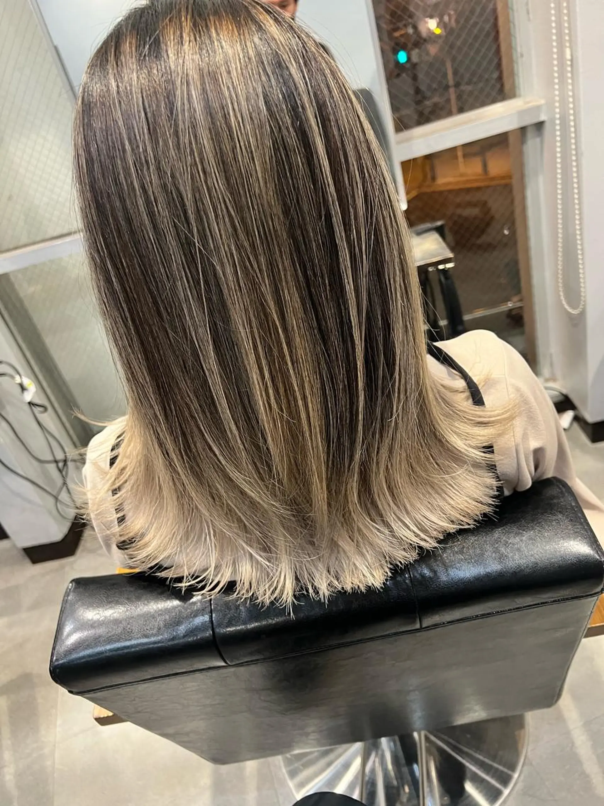 カラー バレイヤージュ ベージュカラー グラデーションカラー ハイトーンカラー ホワイトベージュ ヘアカラー 寺嶋 貴大のヘアスタイル