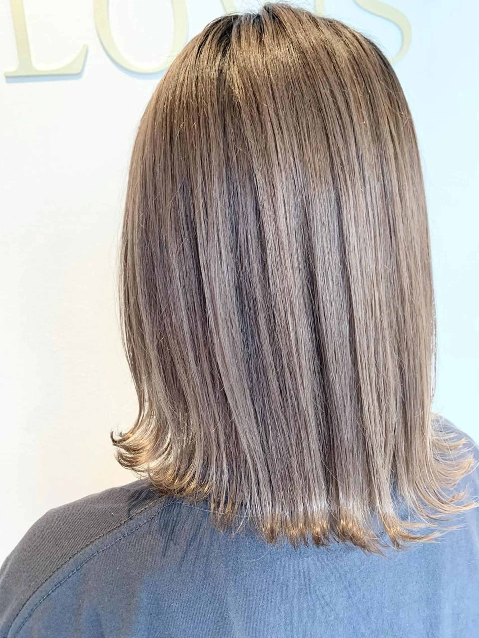 ミディアム 倉林隆一🐈 ダブルカラー/艶髪のヘアスタイル