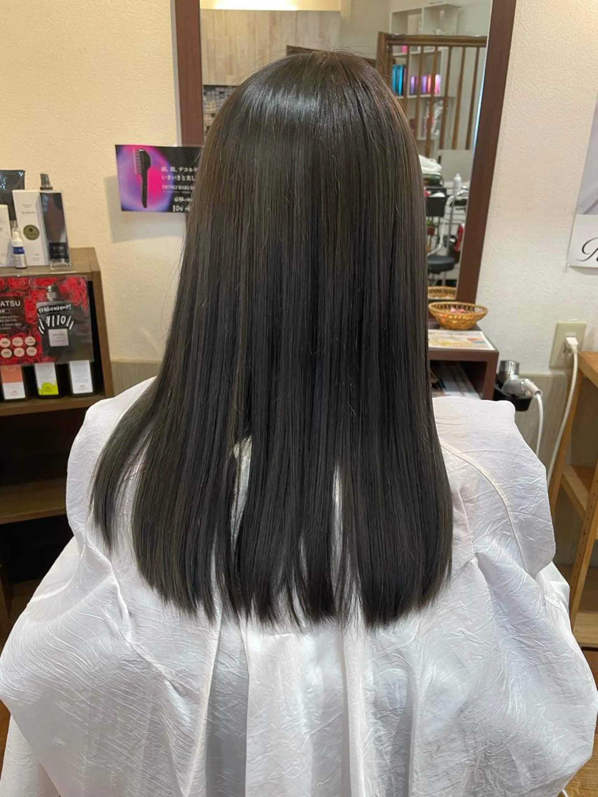 セミロング カラー molla所属・やまもと あきこのヘアスタイル