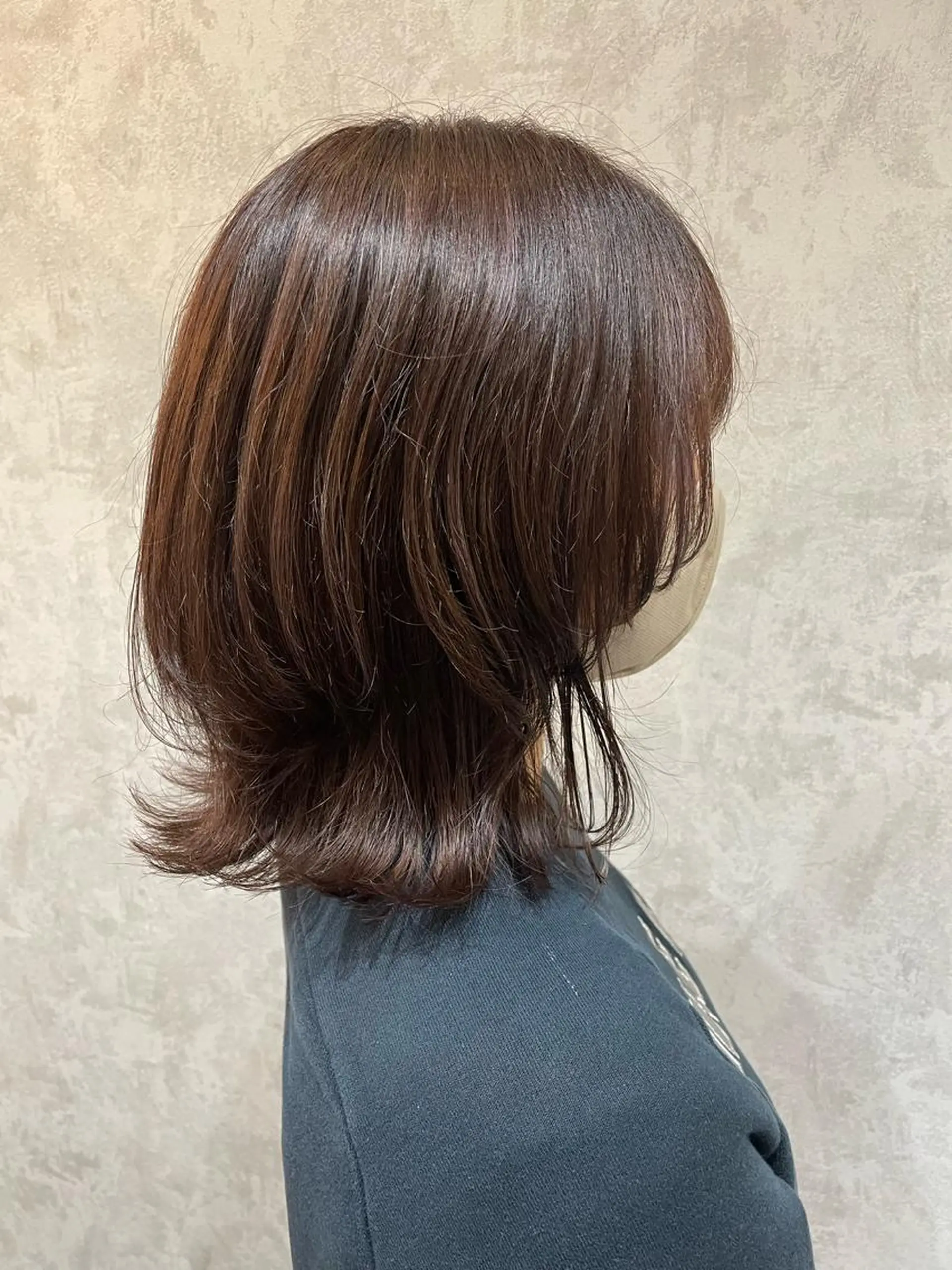 ミディアム カラー ヘアアレンジ ベージュカラー ピンクカラー ピンクベージュ レイヤーカット ウルフカット 飯塚 沙衣のヘアスタイル