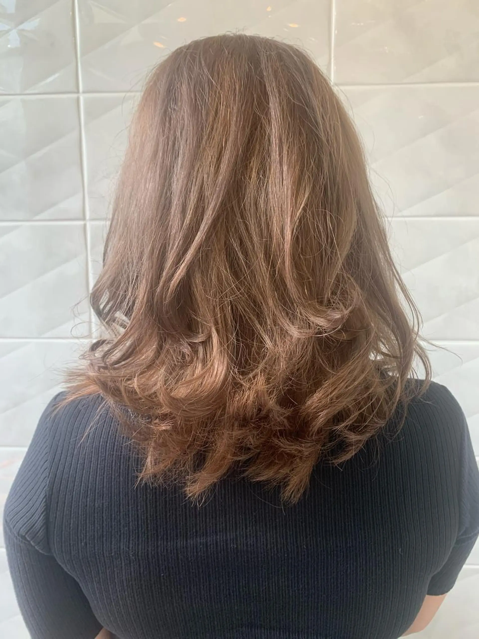 ミディアム カラー ベージュカラー ダブルカラー ミルクティーベージュ LucksiMie ginza  明松のヘアスタイル