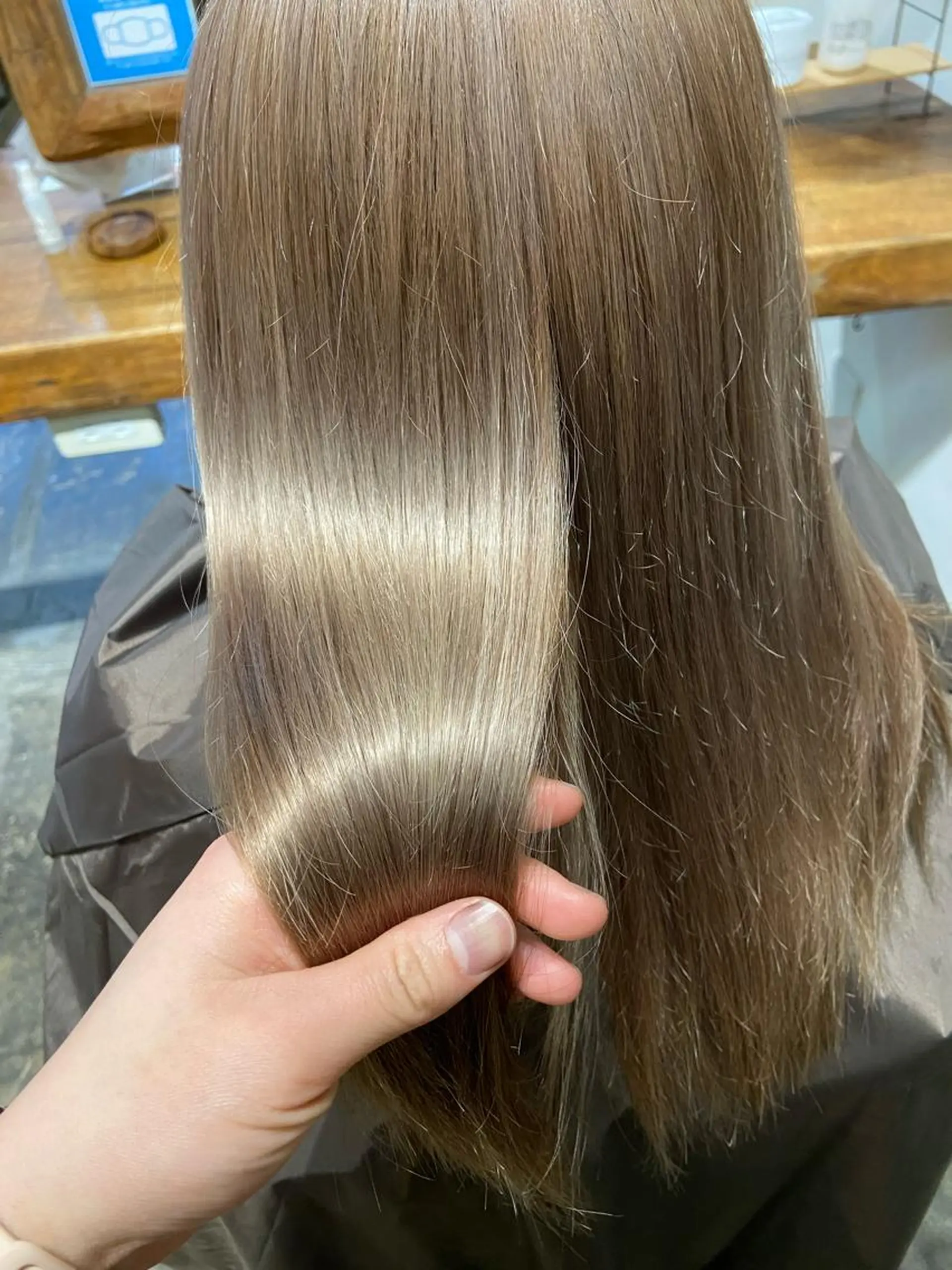 ミディアム カラー ベージュカラー 透明感カラー ALLEN hair九条店所属・西田 莉緒のヘアスタイル