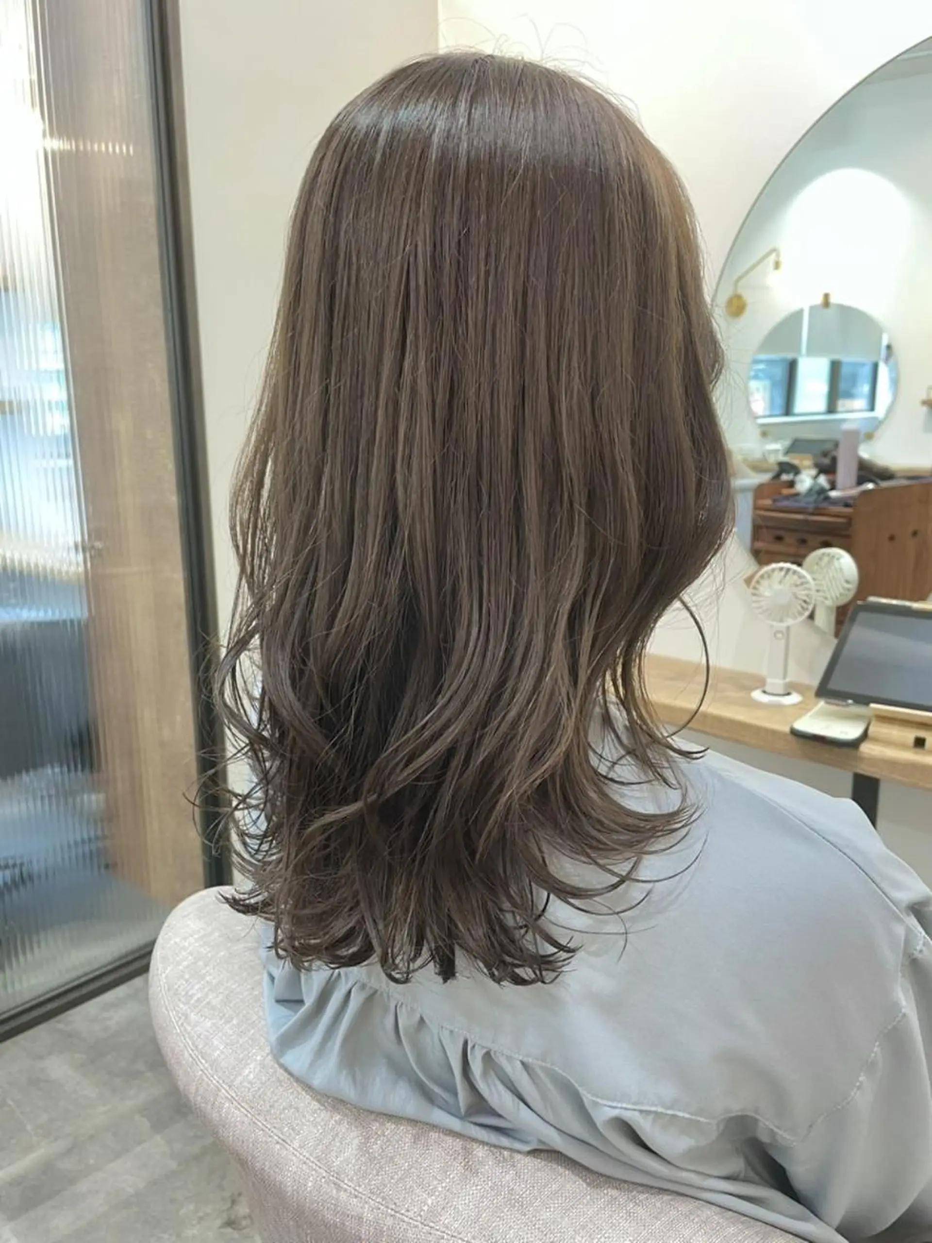 セミロング カラー グレージュ オリーブグレージュ オリーブグレー レイヤーカット カット ヘアカラー トリートメント Rinko リンコのヘアスタイル