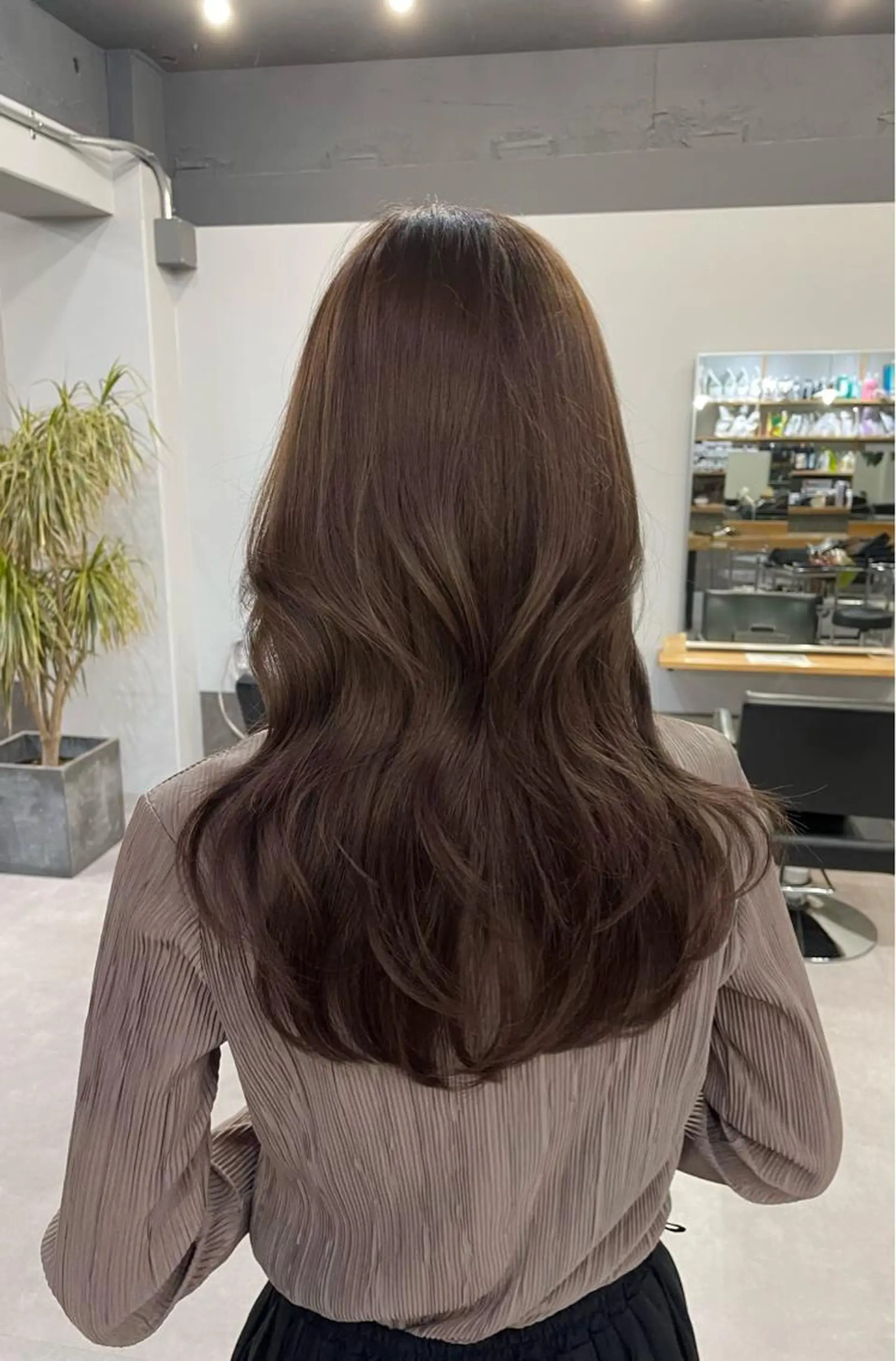 ミディアム カラー カット ヘアカラー トリートメント 西村あきや トレンド韓国ヘアのヘアスタイル
