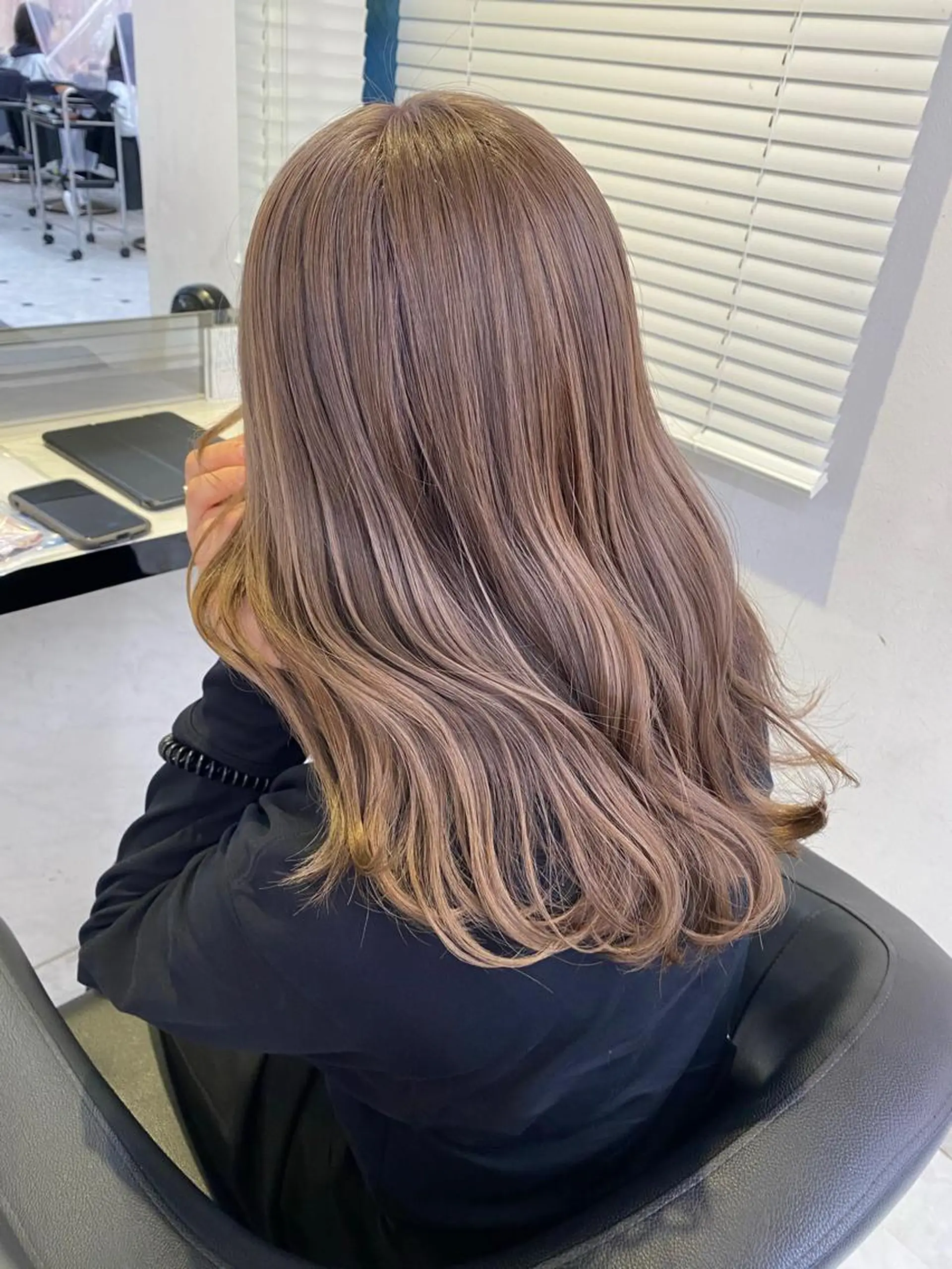 セミロング カラー ヘアカラー トリートメント ケアブリーチ 韓国レイヤーKYONのヘアスタイル