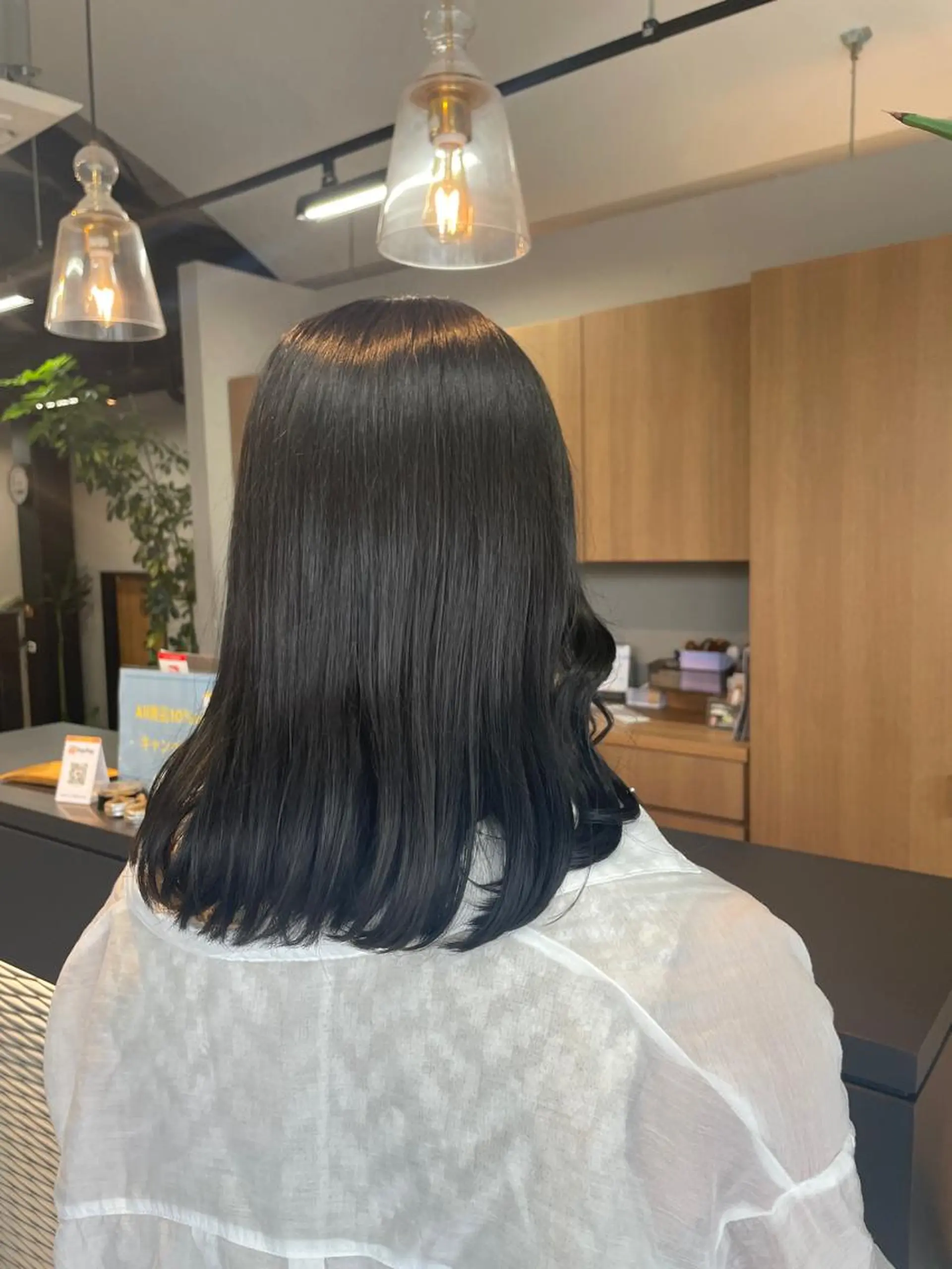 ミディアム カラー ダークグレー alu所属・マキノ キョウカのヘアスタイル