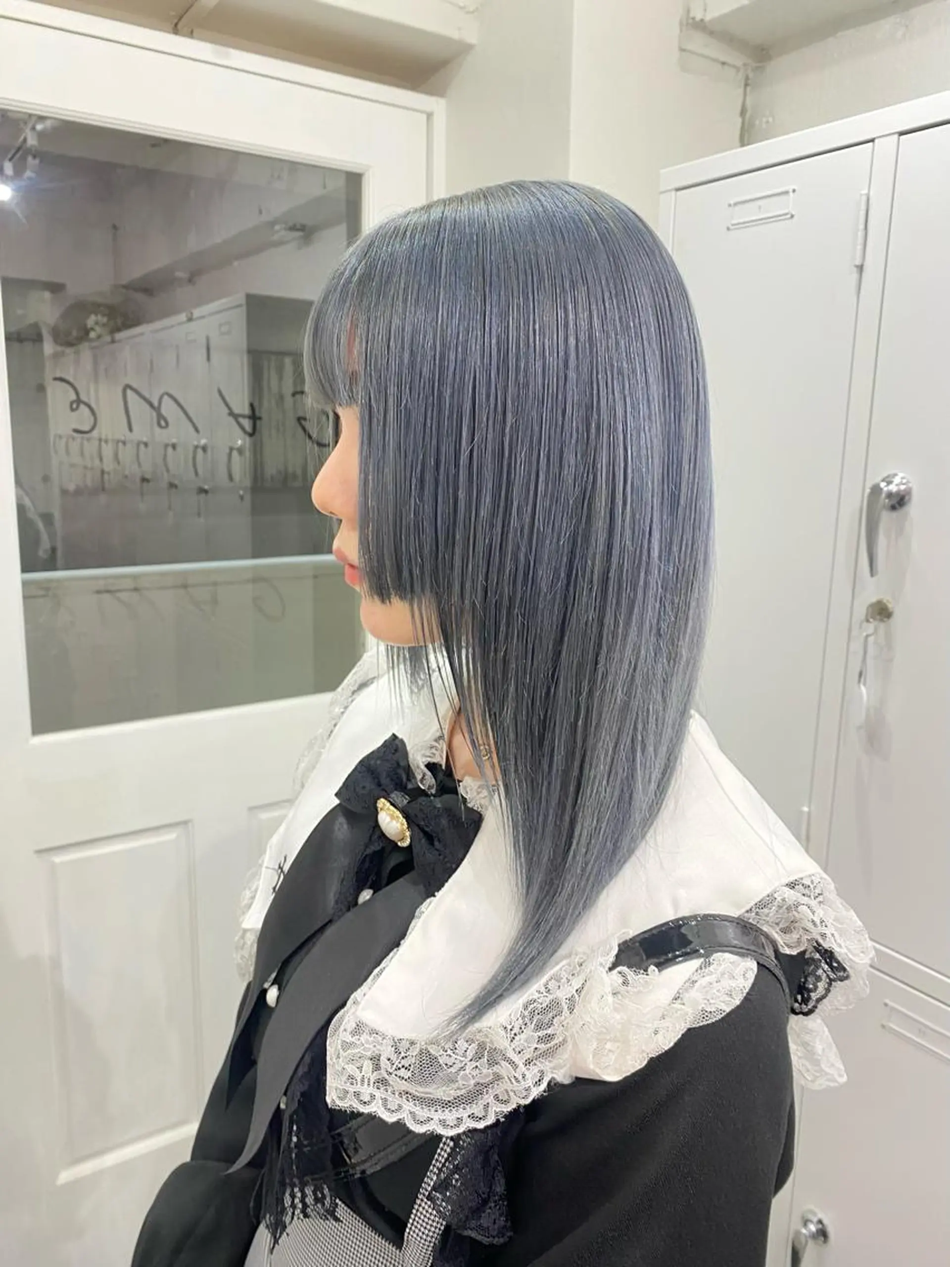 セミロング カラー ブリーチ ブルーカラー シルバー 楓🦋韓国系レイヤー / 透明感カラー🤍のヘアスタイル