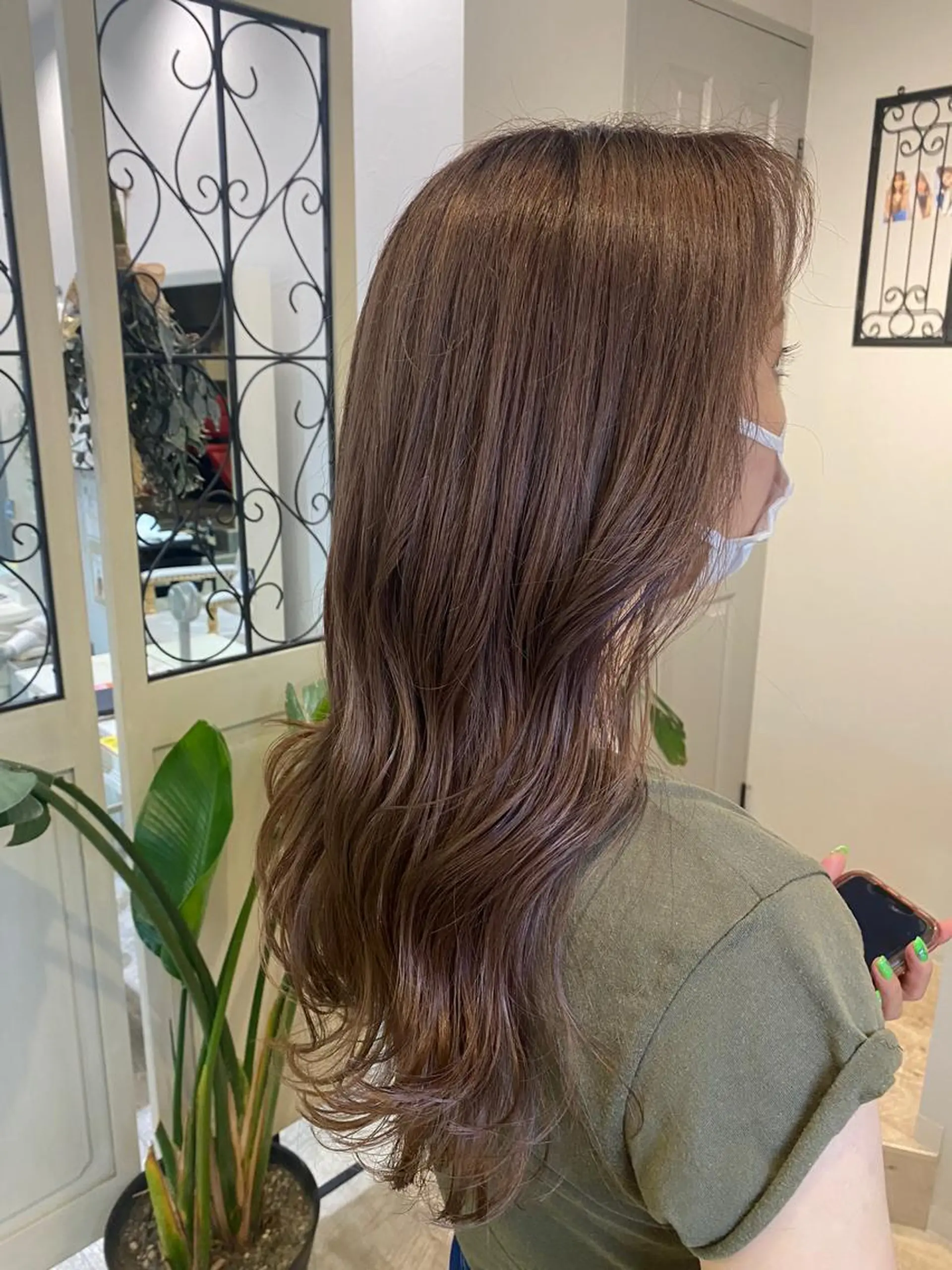 ロング カラー ベージュカラー ブリーチ ラベンダーカラー ラベンダーベージュ カット ヘアカラー 西村 美羽のヘアスタイル
