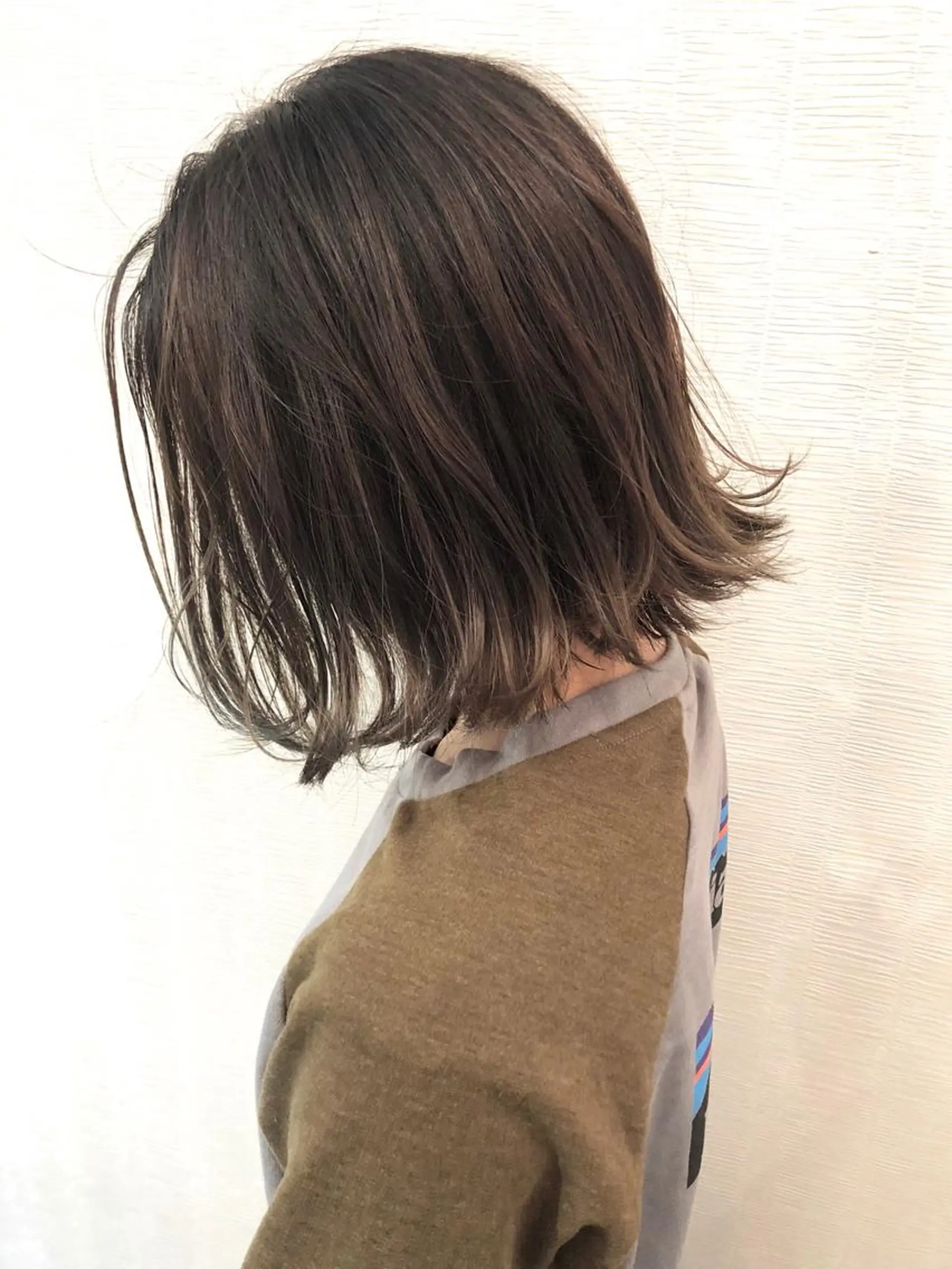 ミディアム カラー ブリーチ グラデーションカラー グレージュ ハイライトカラー カーキグレージュ カット ヘアカラー トリートメント 平川 友希子のヘアスタイル