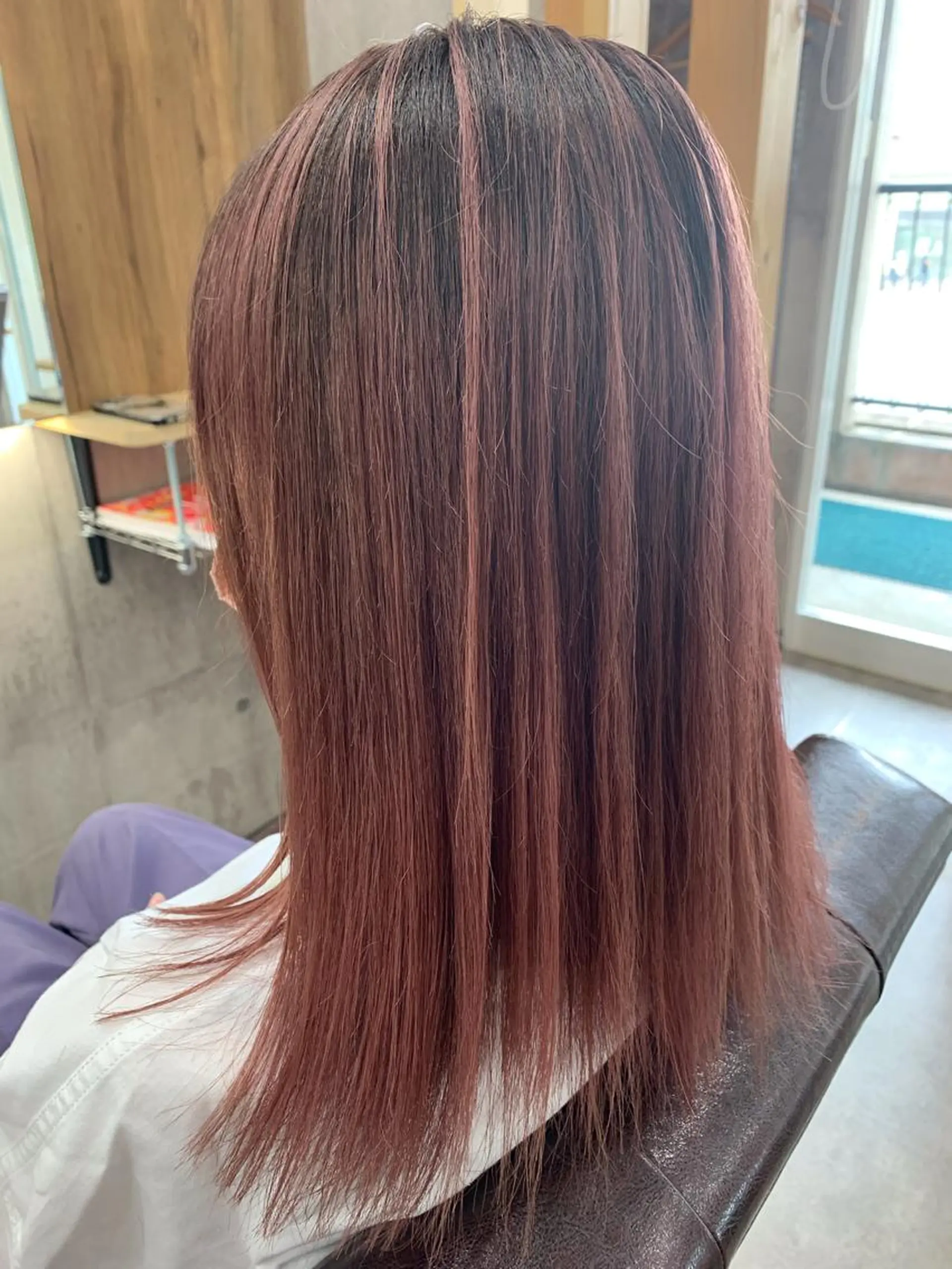 セミロング カラー バレイヤージュ ブリーチ ケアブリーチ ダブルカラー イヤリングカラー ヘアカラー hair salon mementoのヘアスタイル