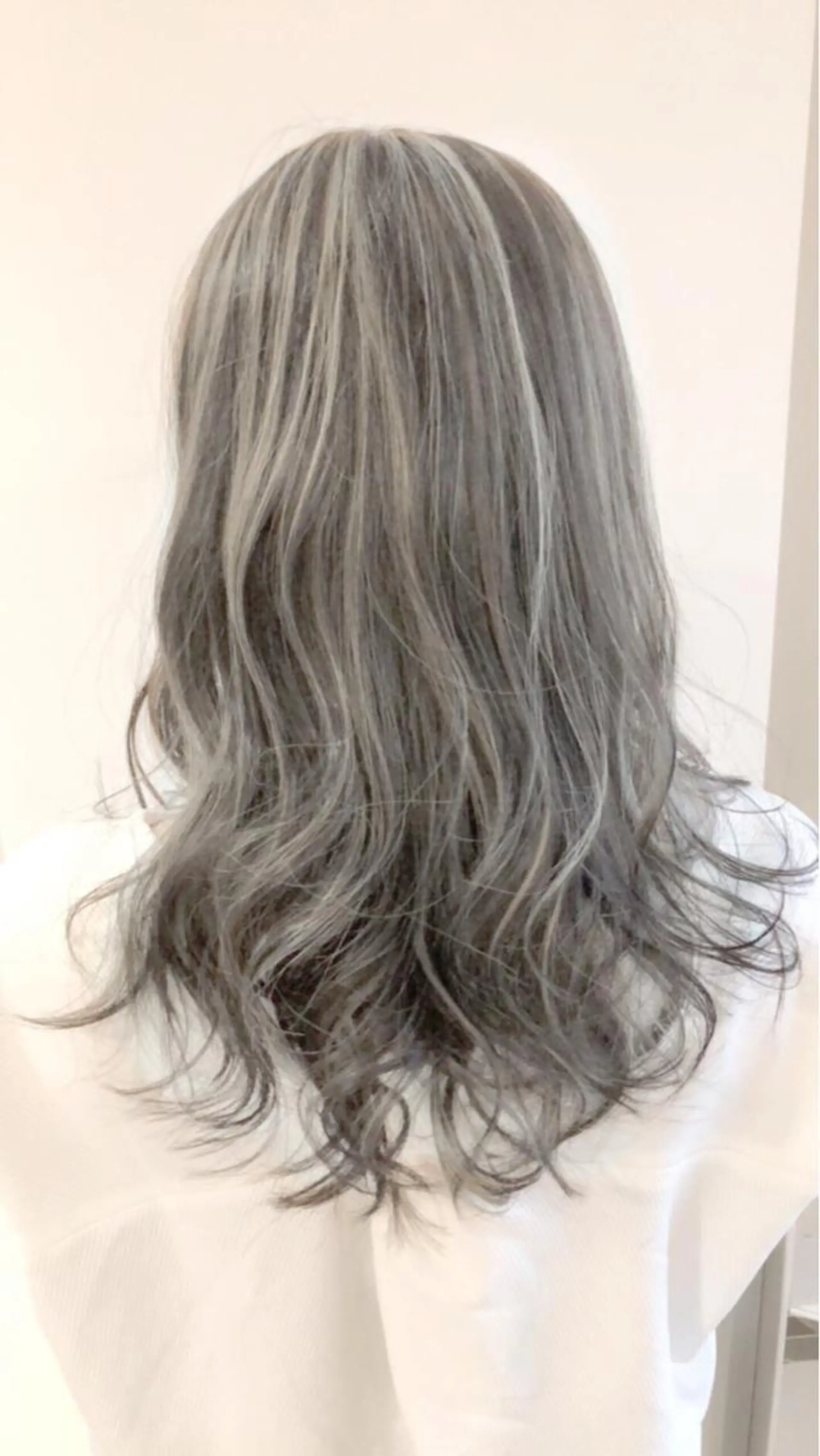 ロング カラー シルバー エフェクトブリーチ エクステhiroのヘアスタイル