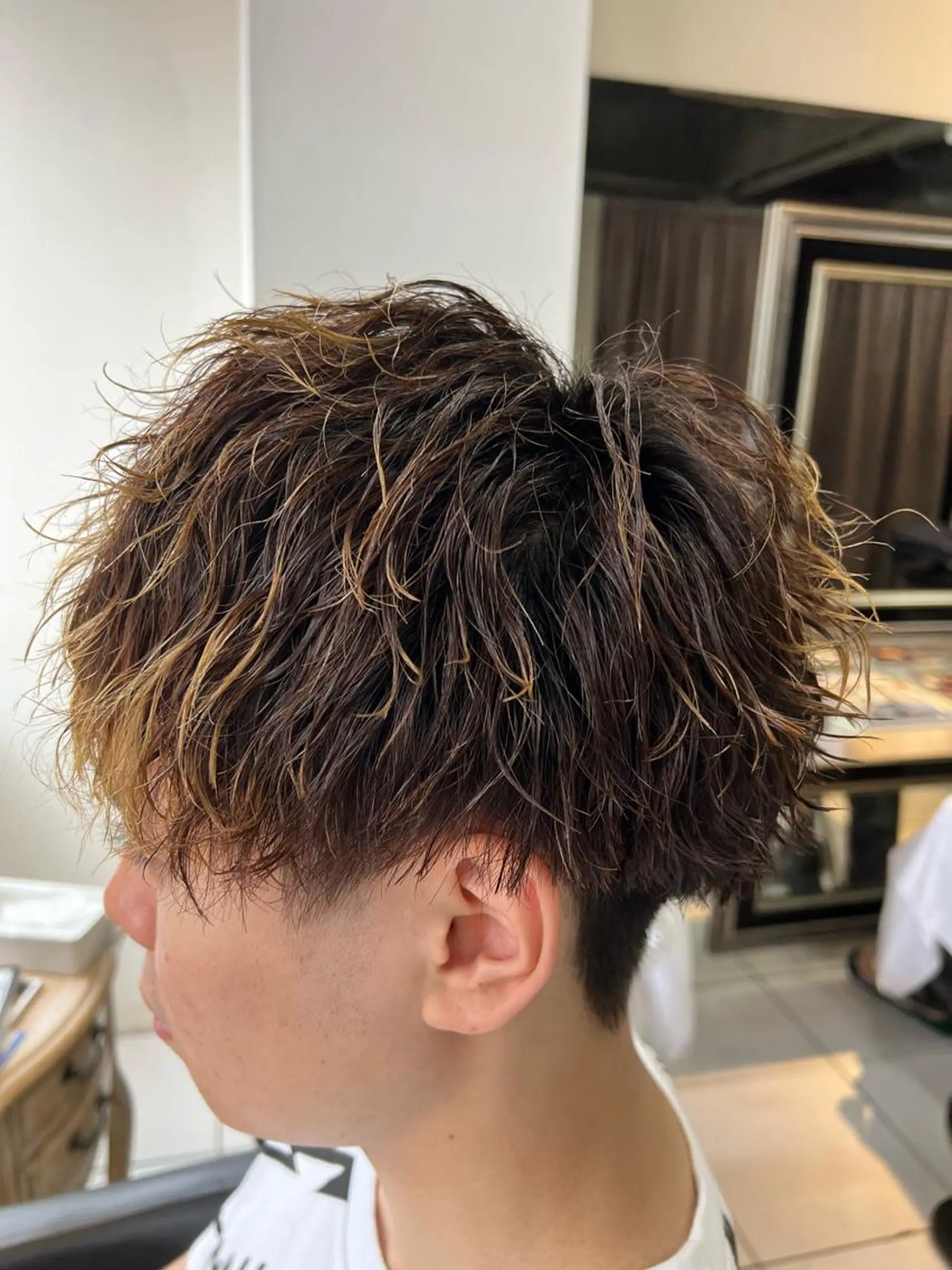 パーマ メンズ センターパート フェードカット カルマパーマ マッシュ メンズパーマ カット パーマ パーマ特化美容師 茂木広幸のヘアスタイル